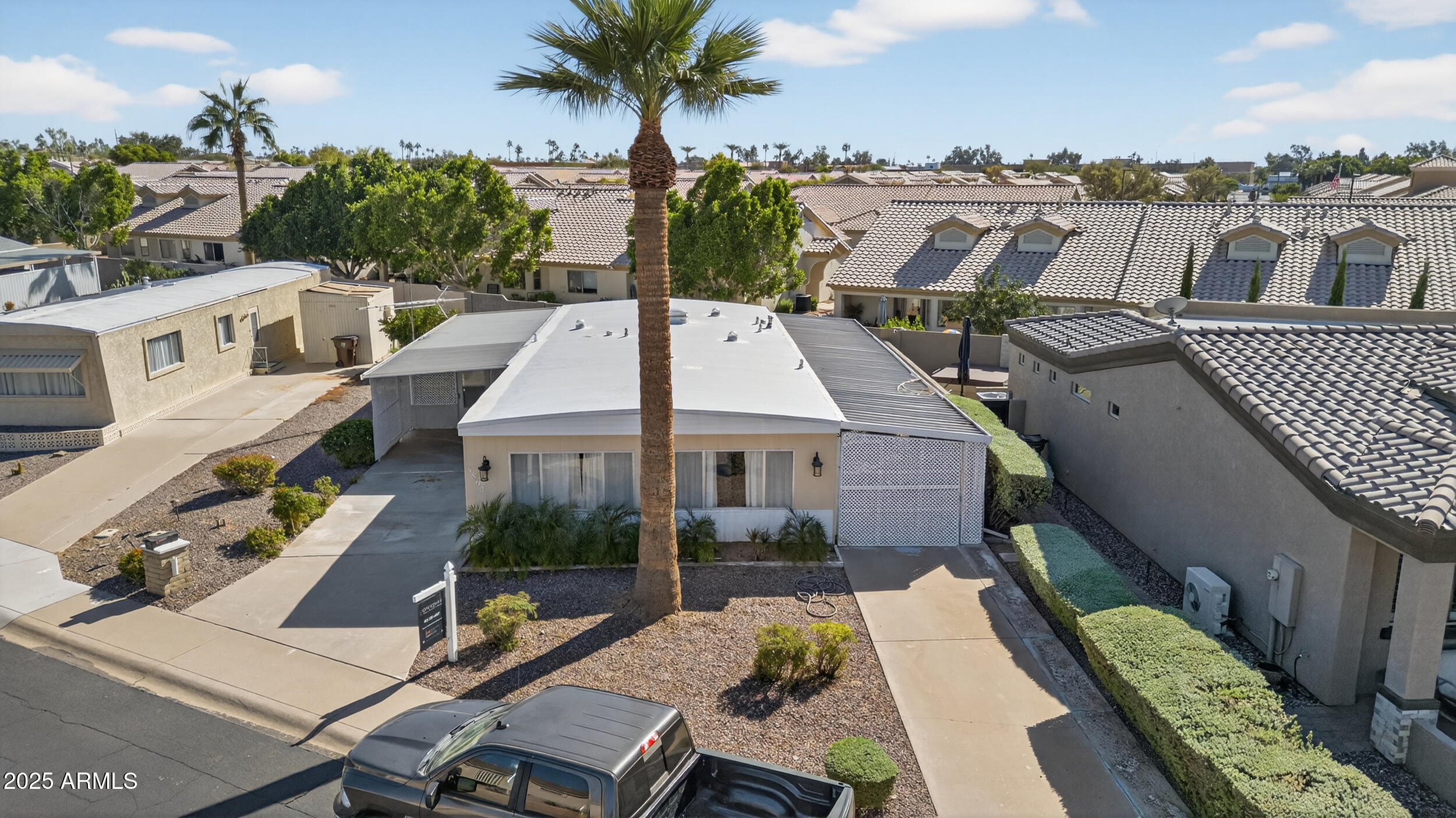 5807 E LEONORA Street