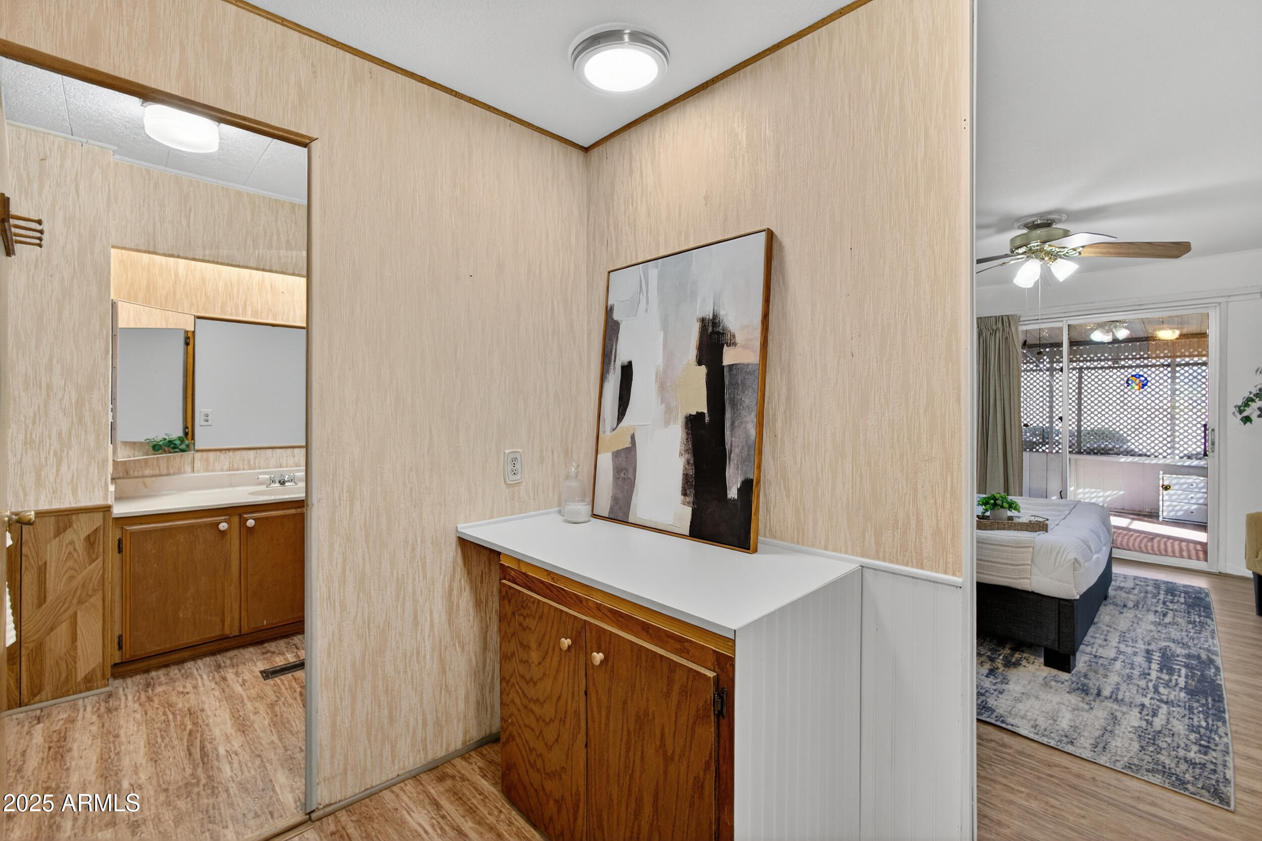 5807 E LEONORA Street