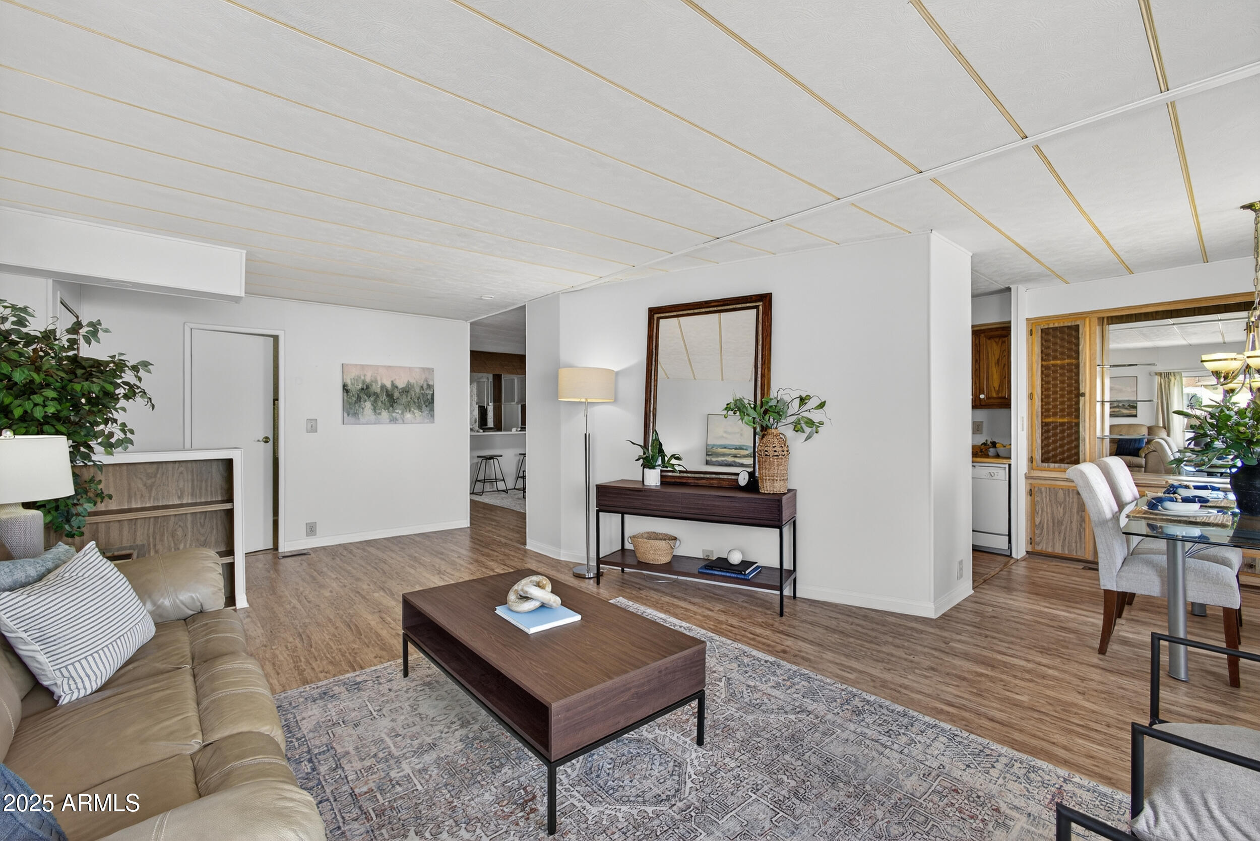 5807 E LEONORA Street