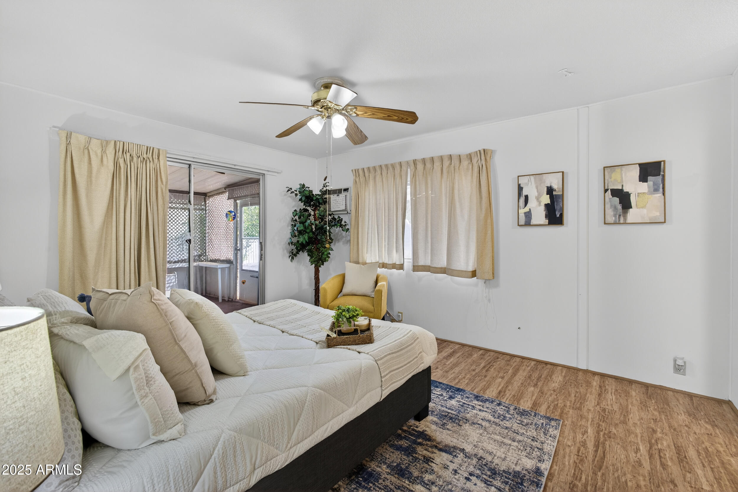 5807 E LEONORA Street