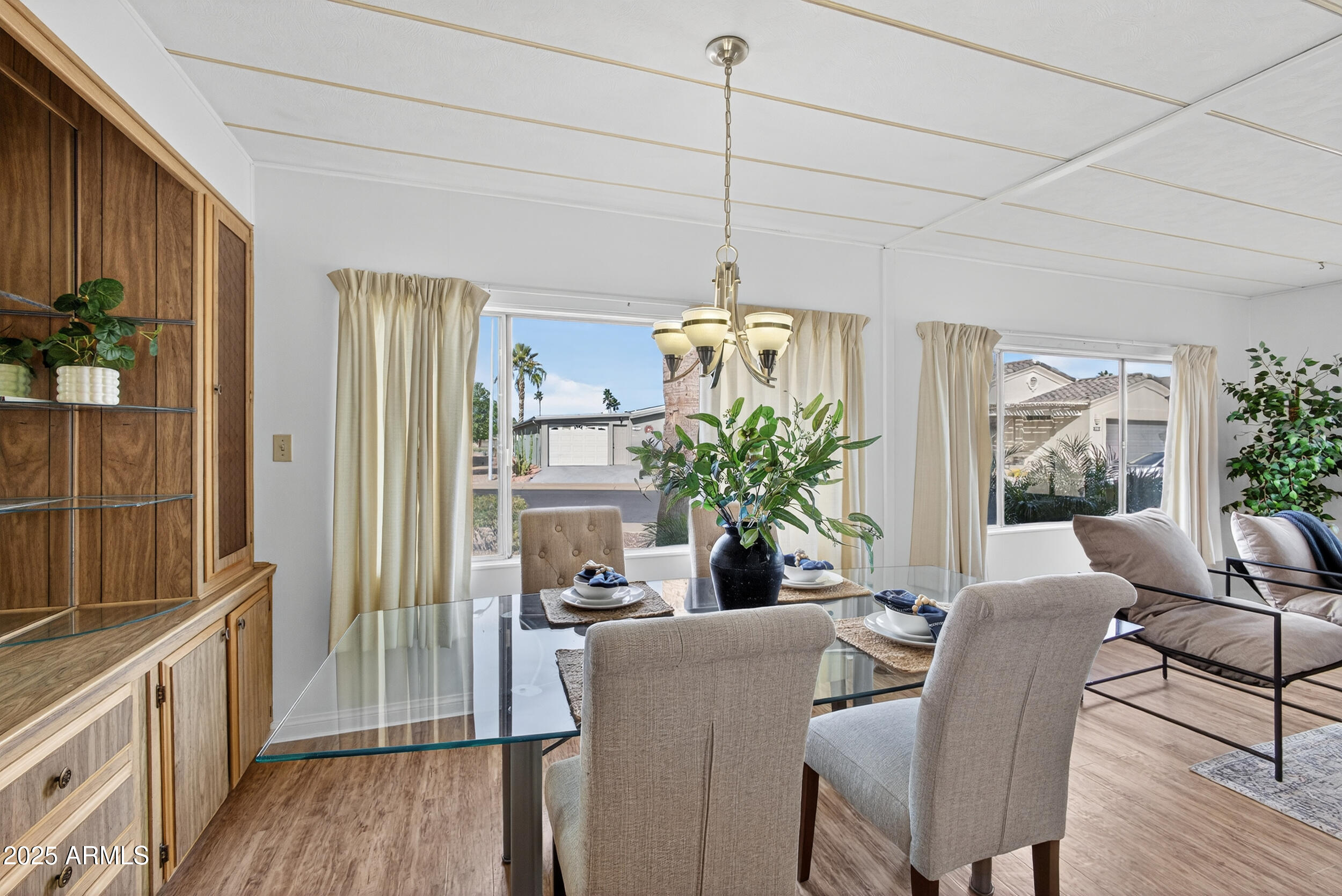 5807 E LEONORA Street