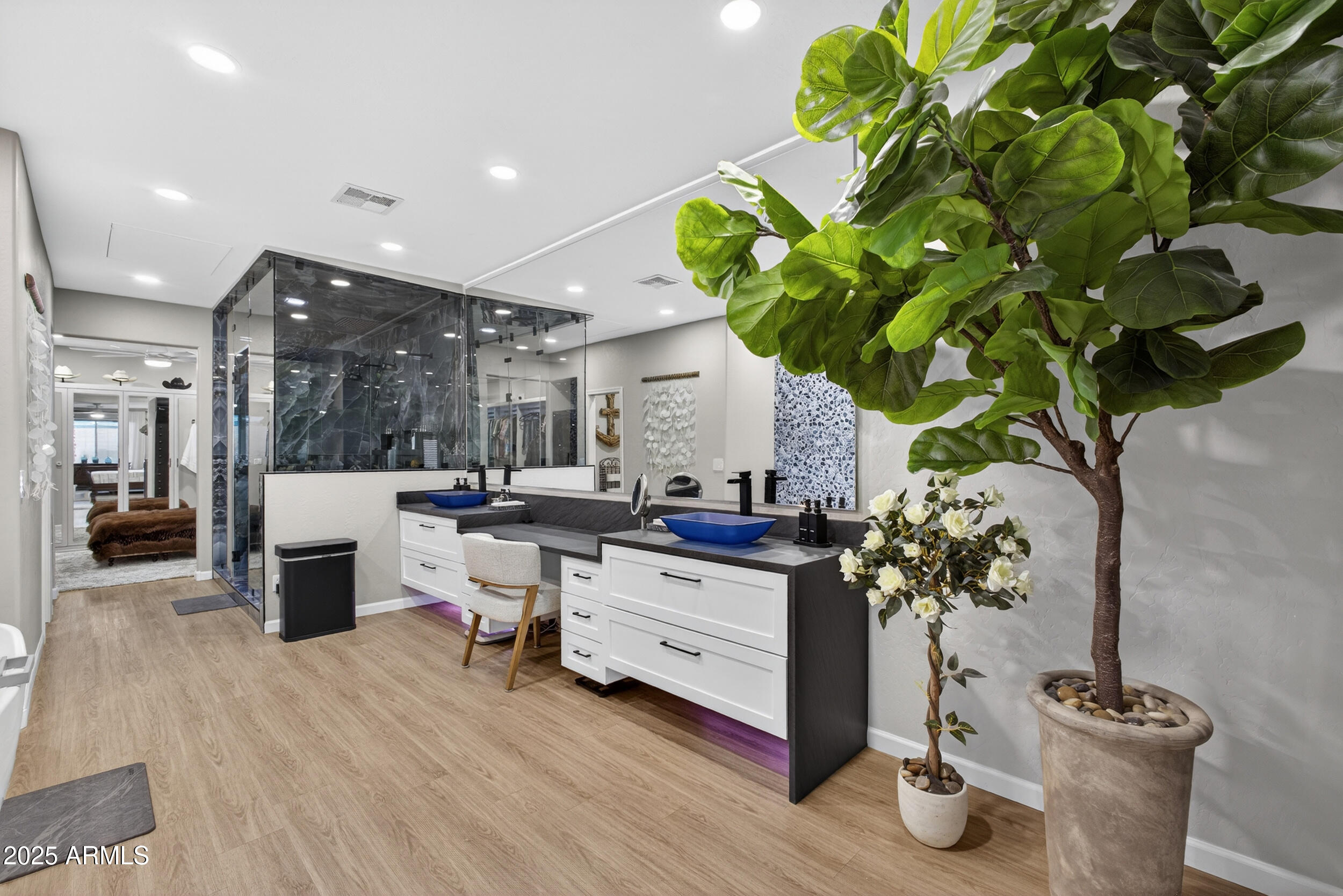 3529 E LOWELL Avenue