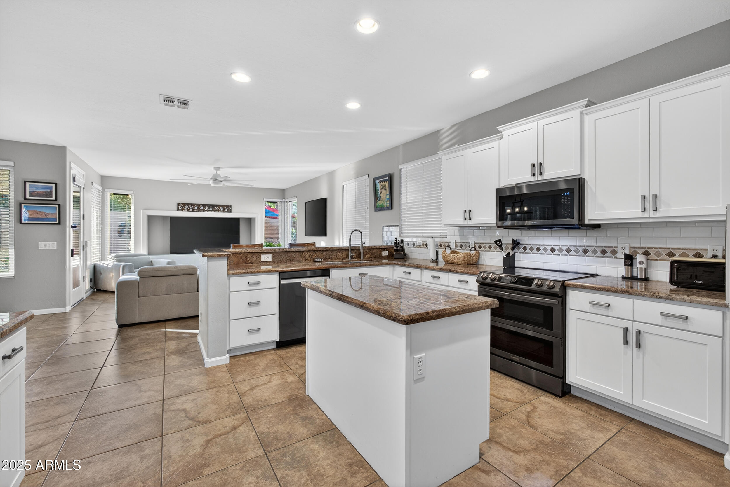 3529 E LOWELL Avenue