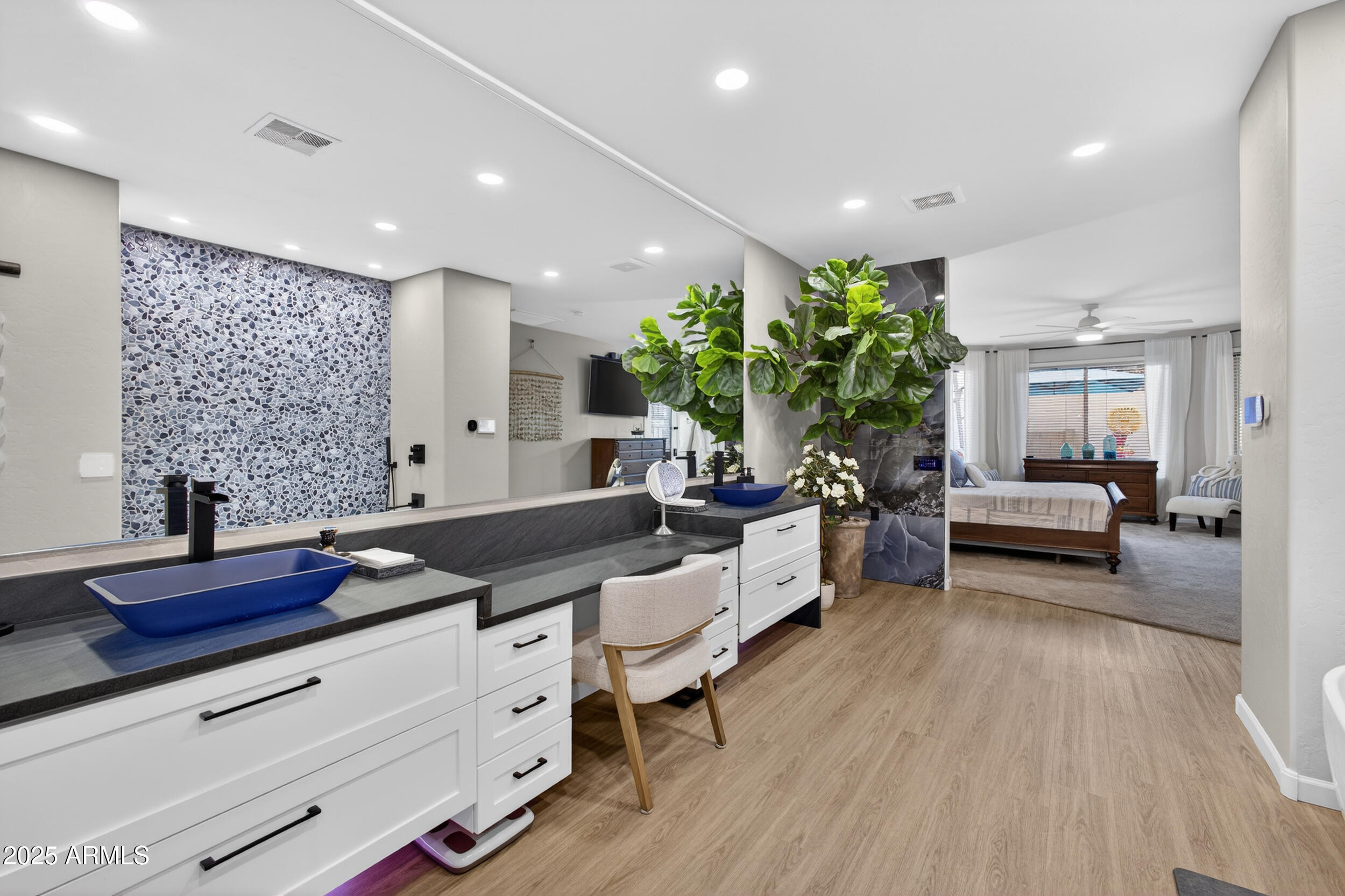 3529 E LOWELL Avenue