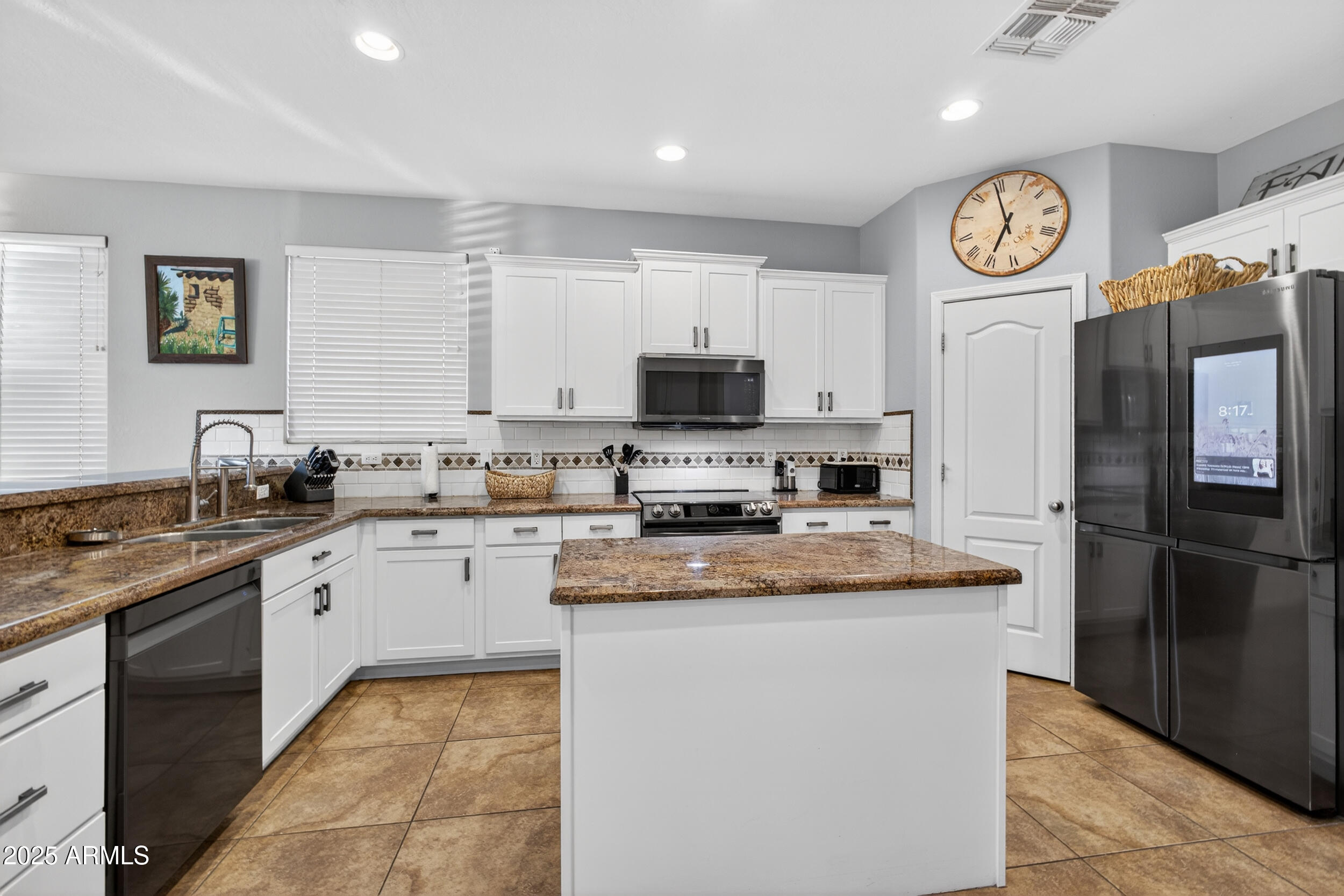 3529 E LOWELL Avenue