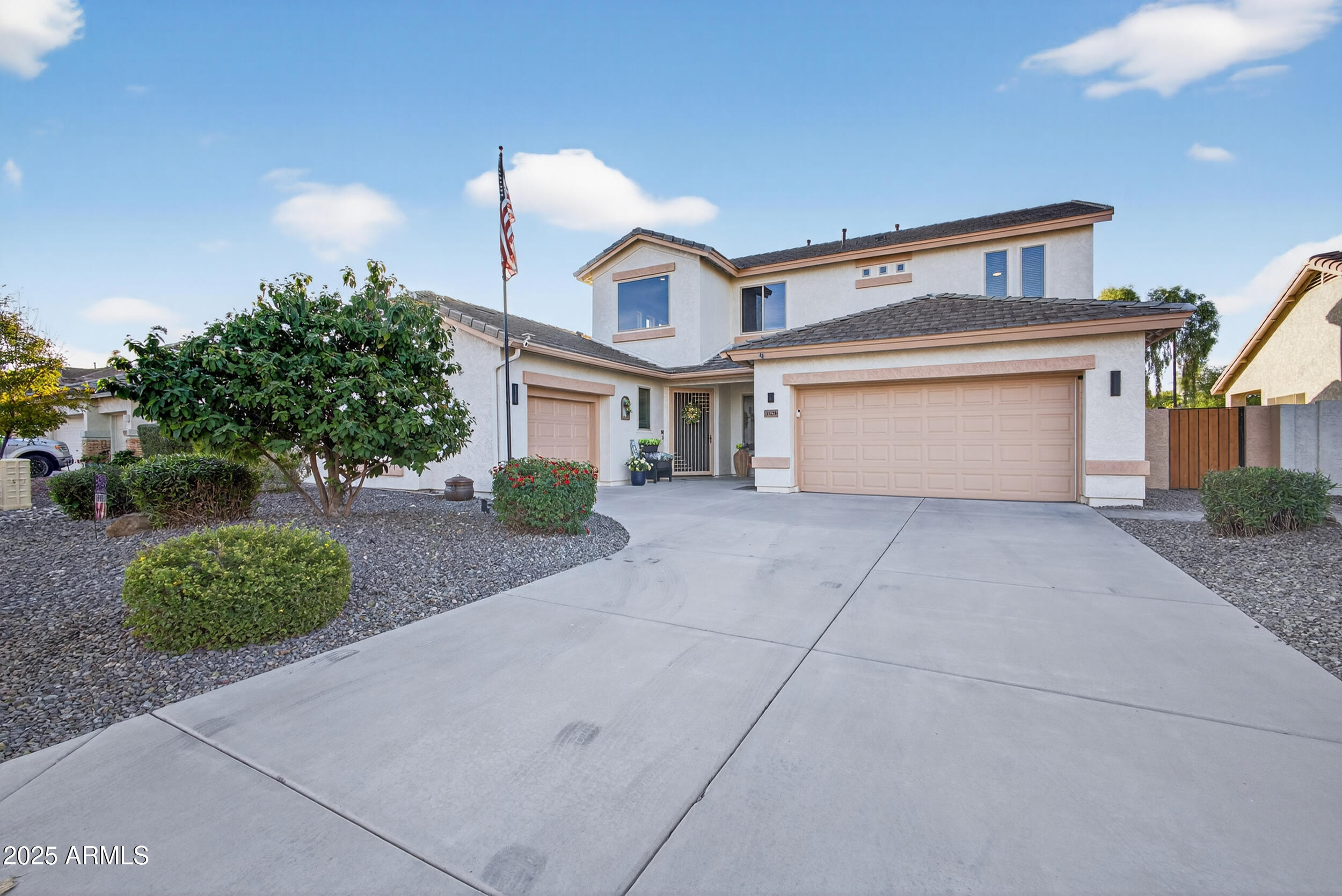 3529 E LOWELL Avenue