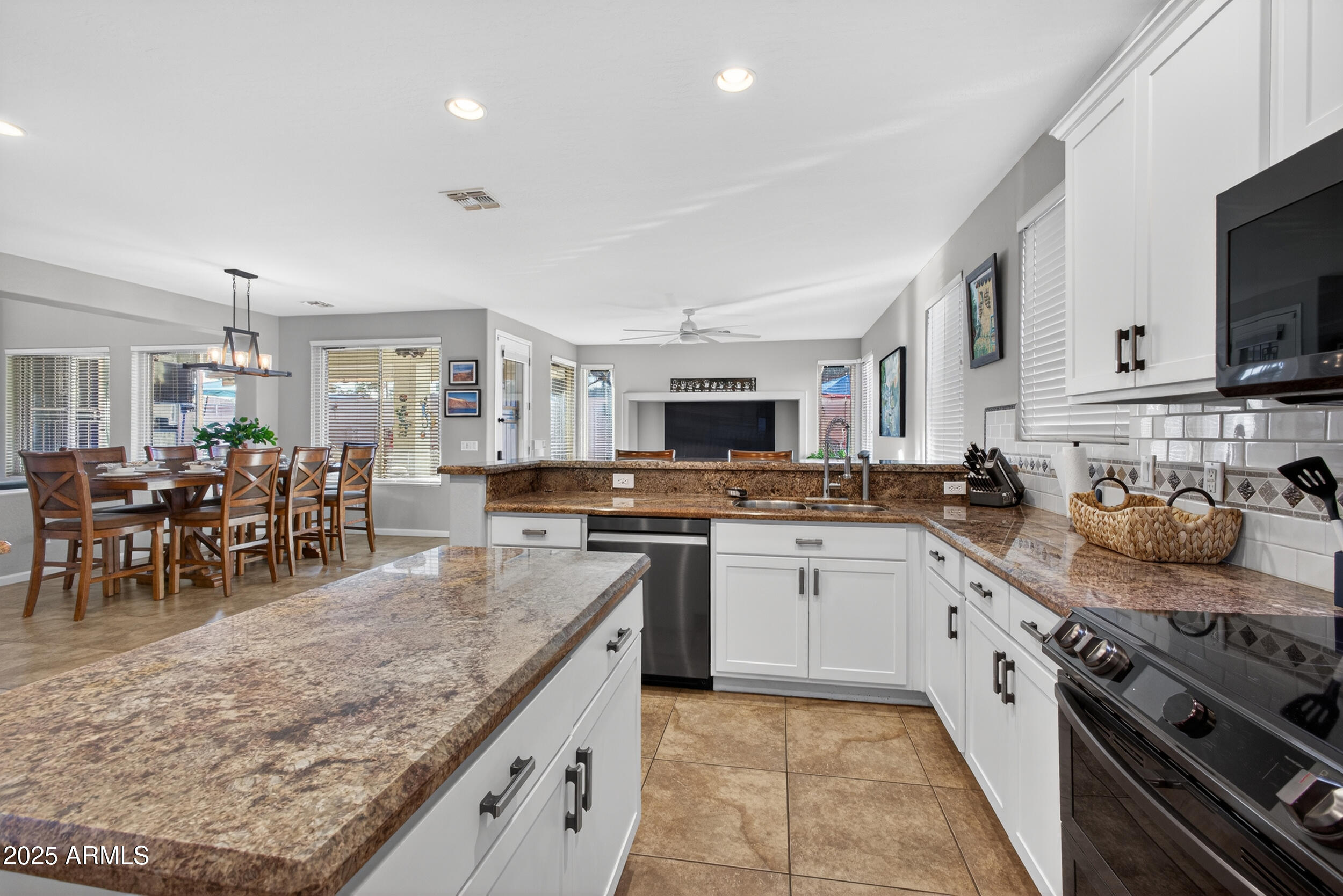 3529 E LOWELL Avenue