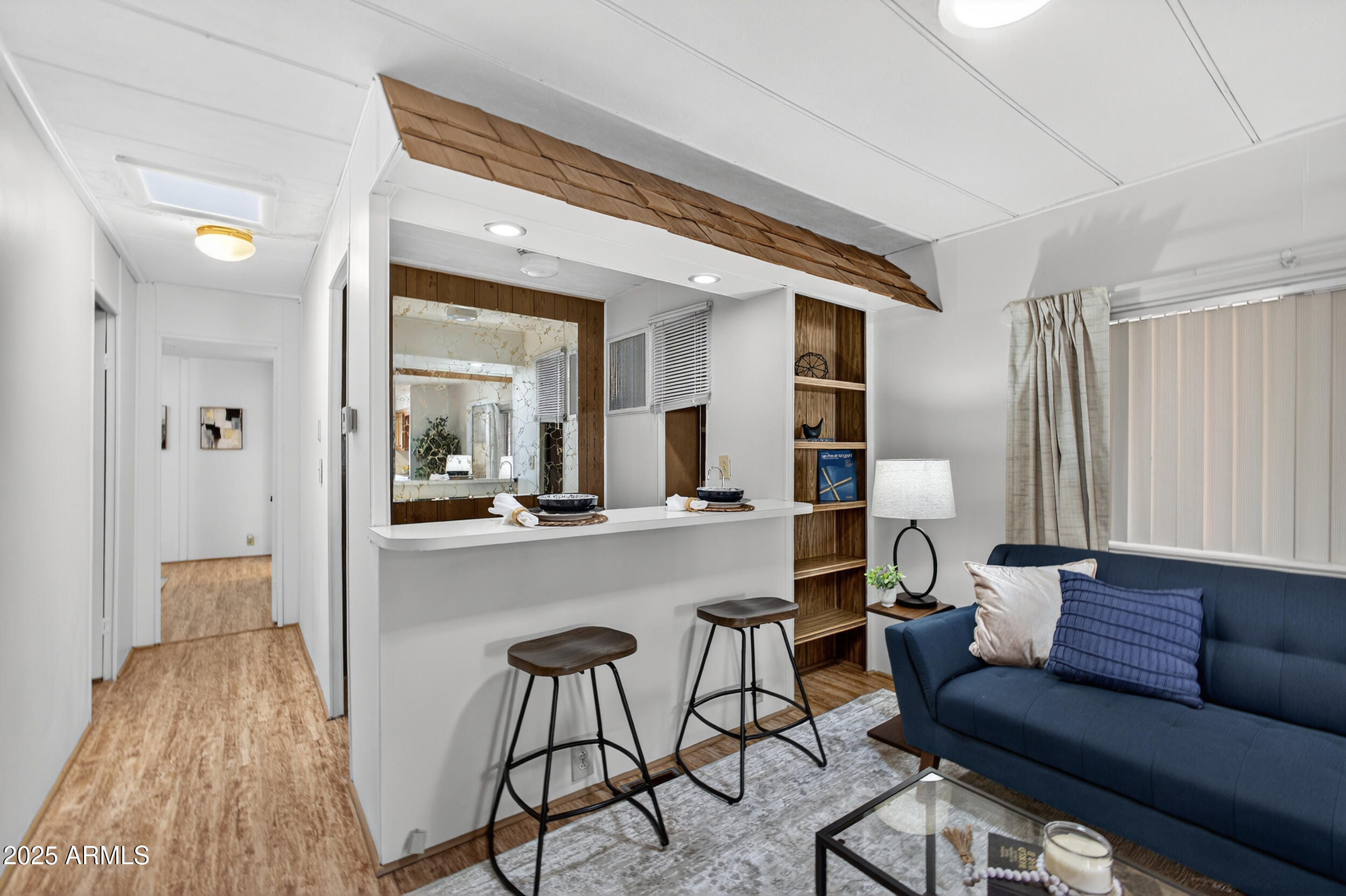 5807 E LEONORA Street