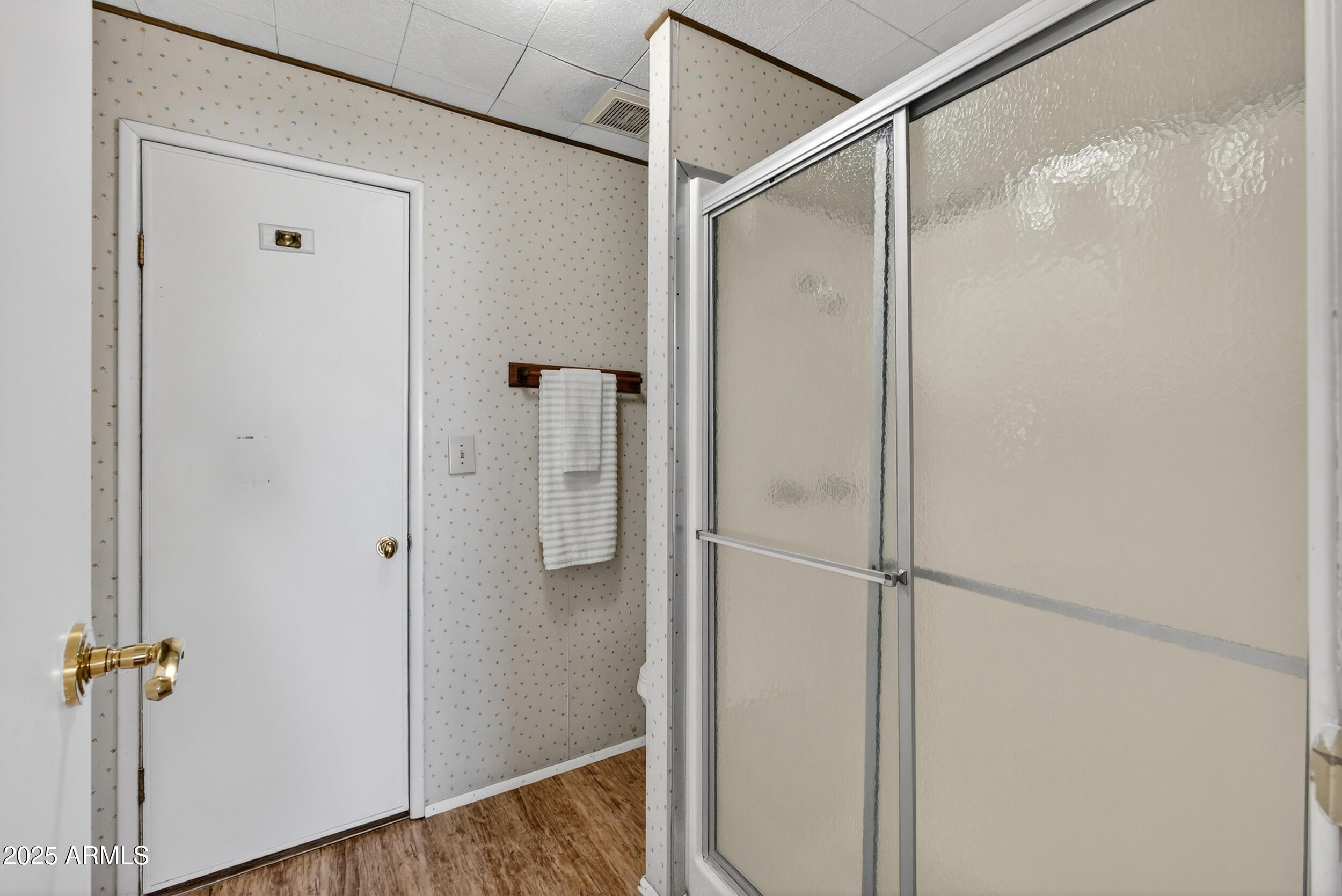 5807 E LEONORA Street