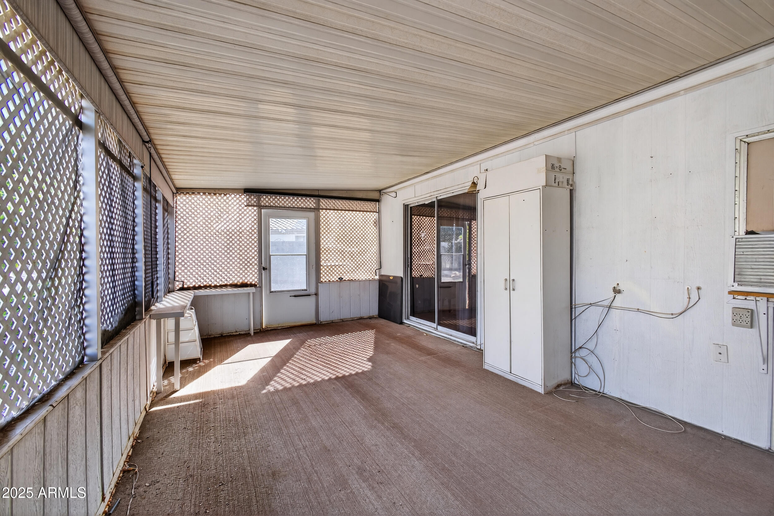 5807 E LEONORA Street