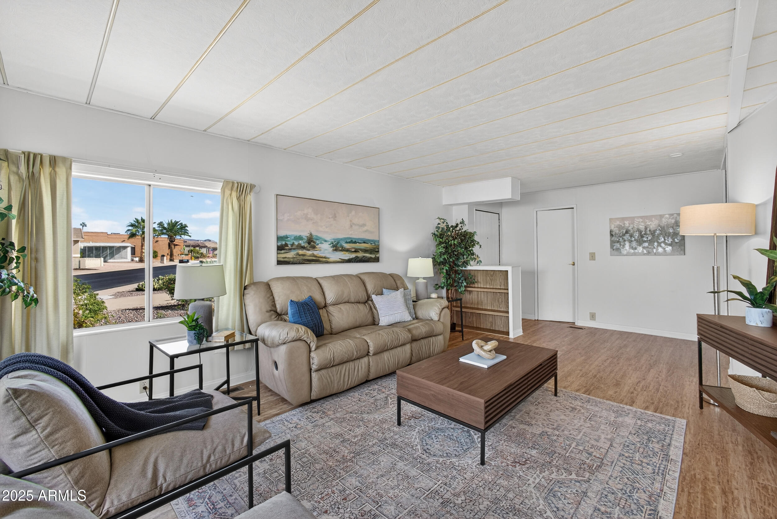 5807 E LEONORA Street