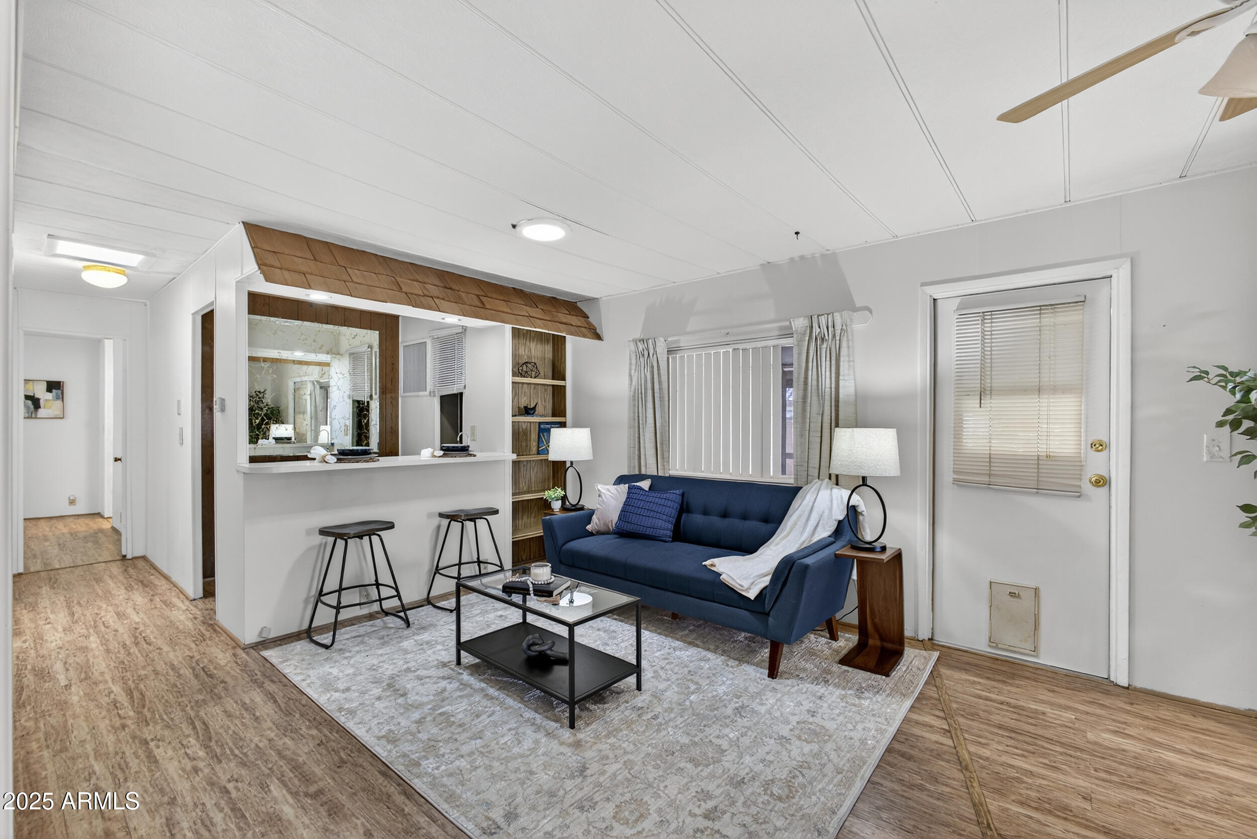 5807 E LEONORA Street