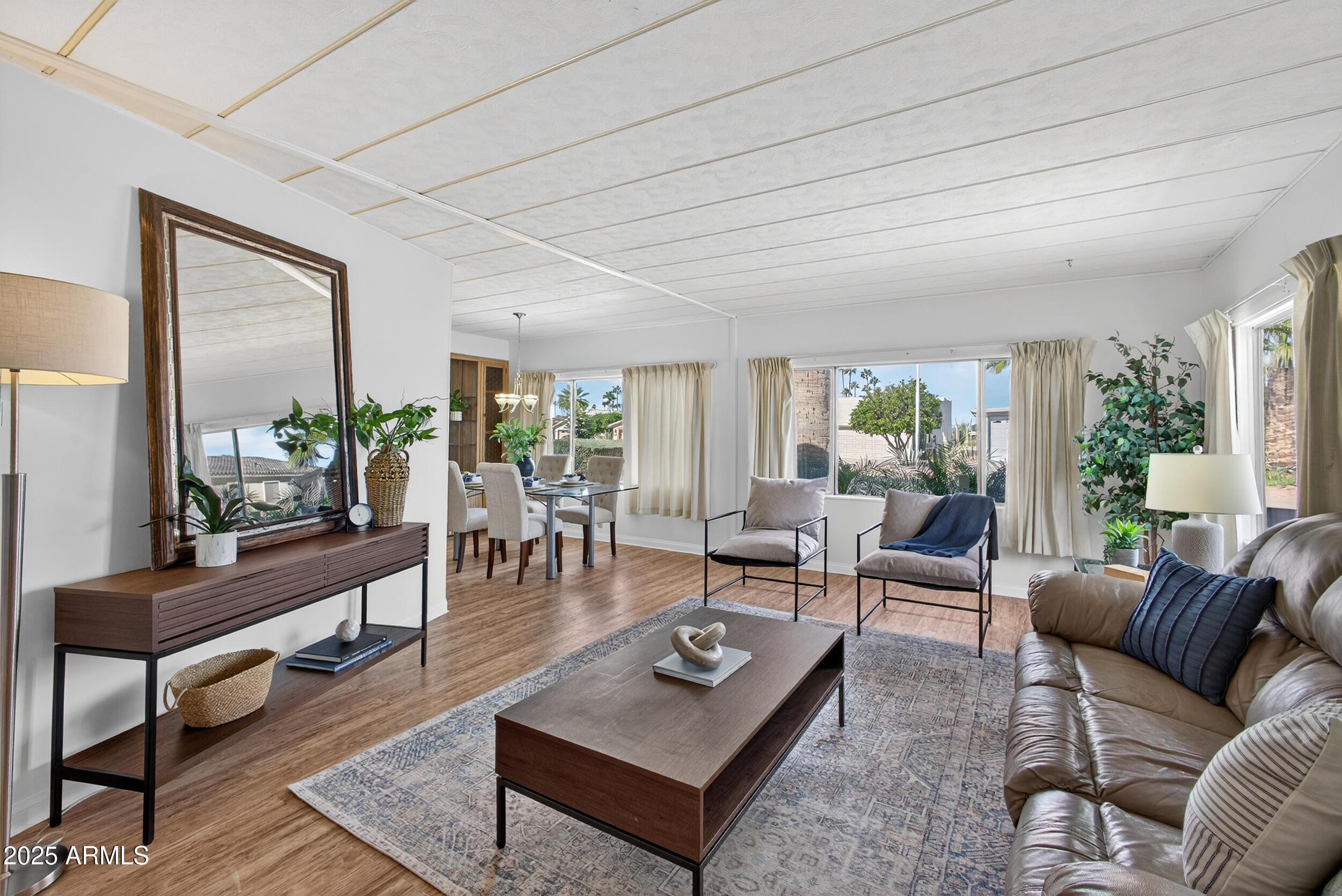 5807 E LEONORA Street