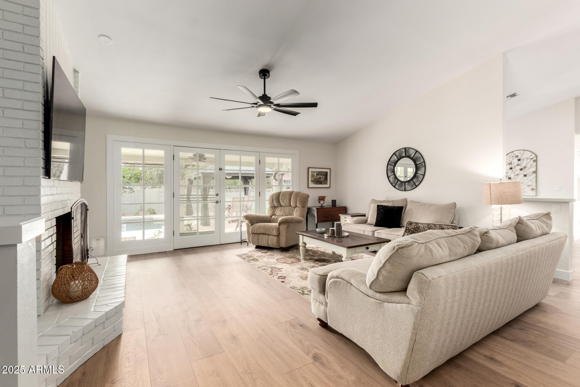 2129 E JENSEN Street