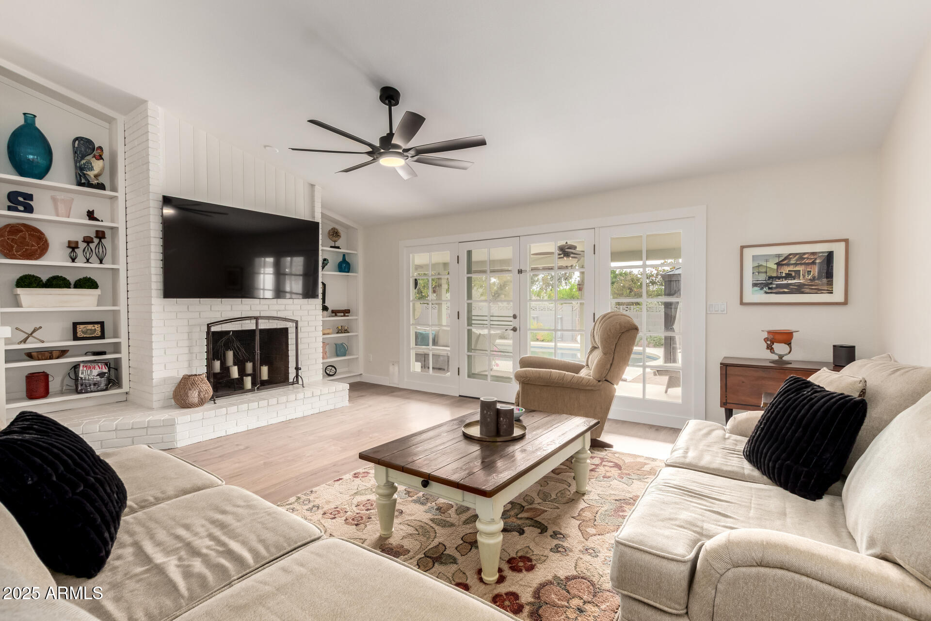 2129 E JENSEN Street