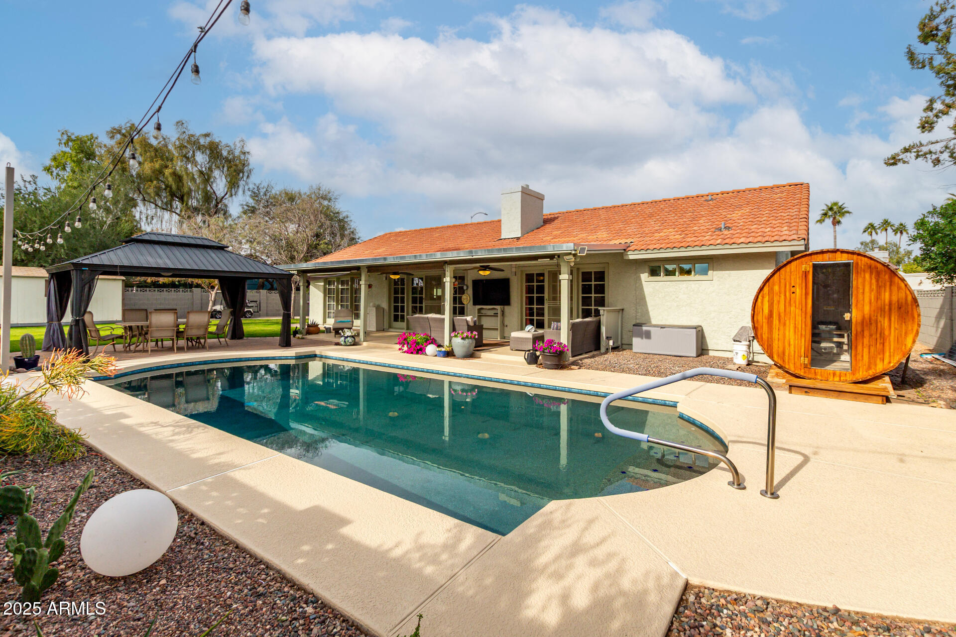 2129 E JENSEN Street