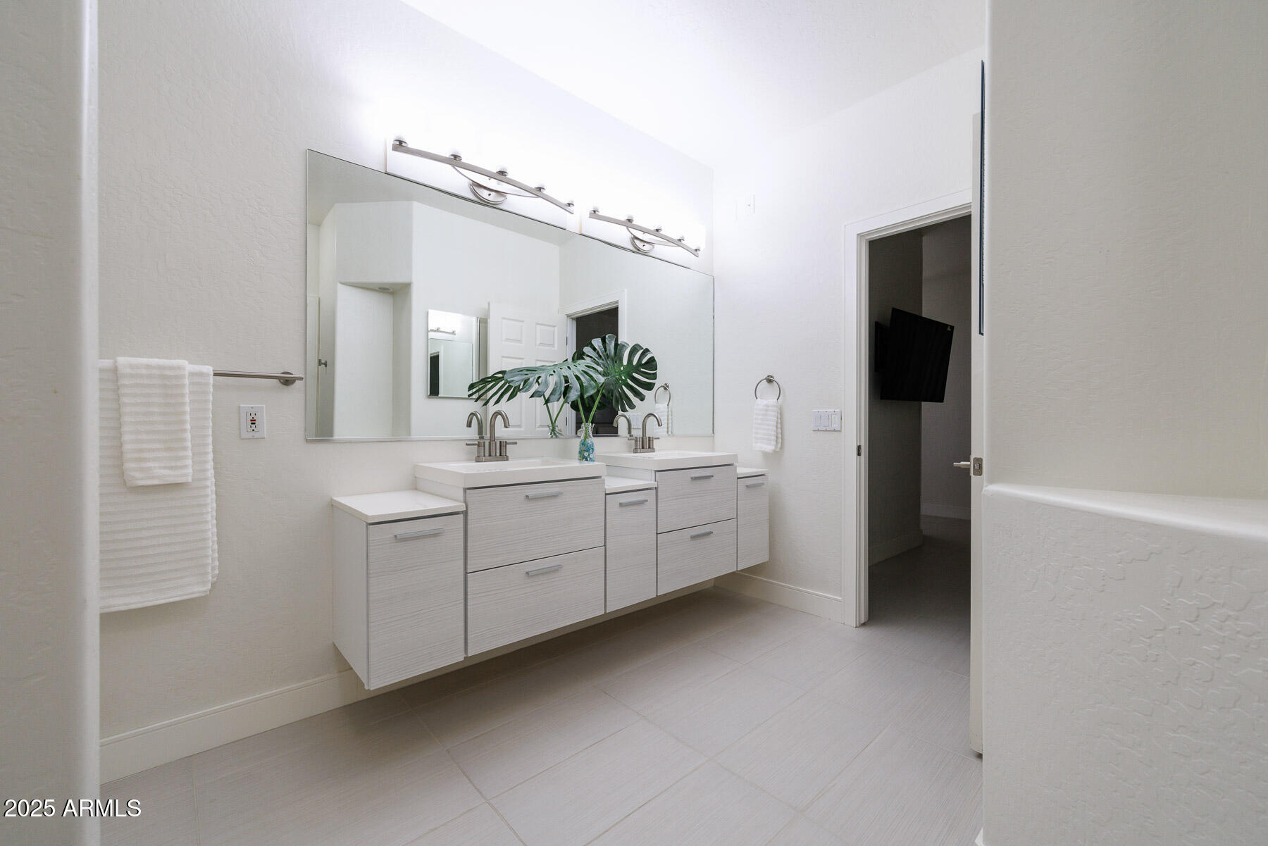 5450 E MCLELLAN Road G204