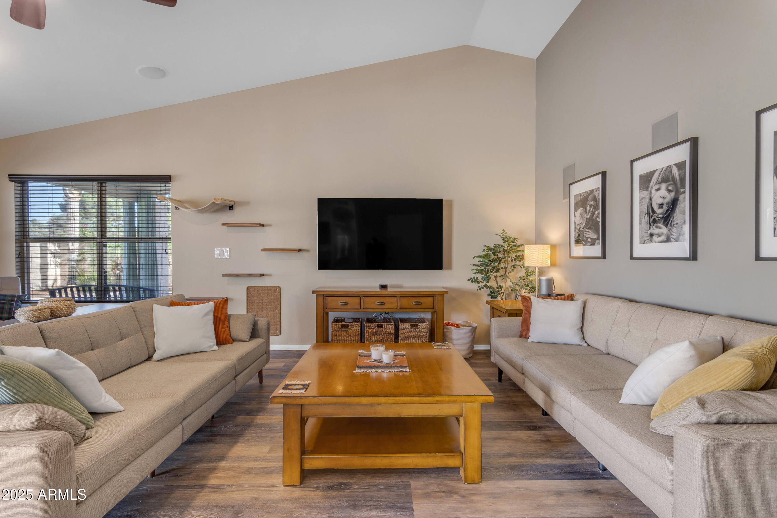 1823 W REMINGTON Drive