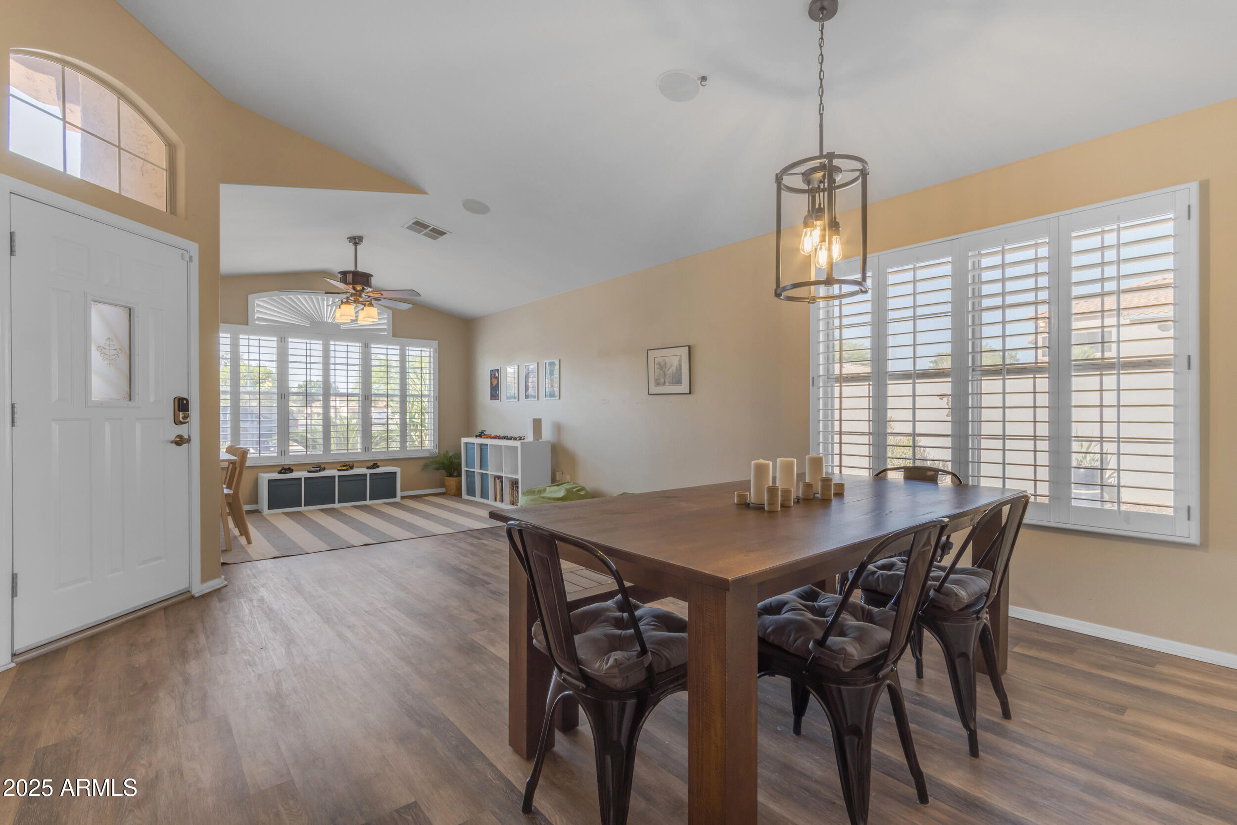 1823 W REMINGTON Drive