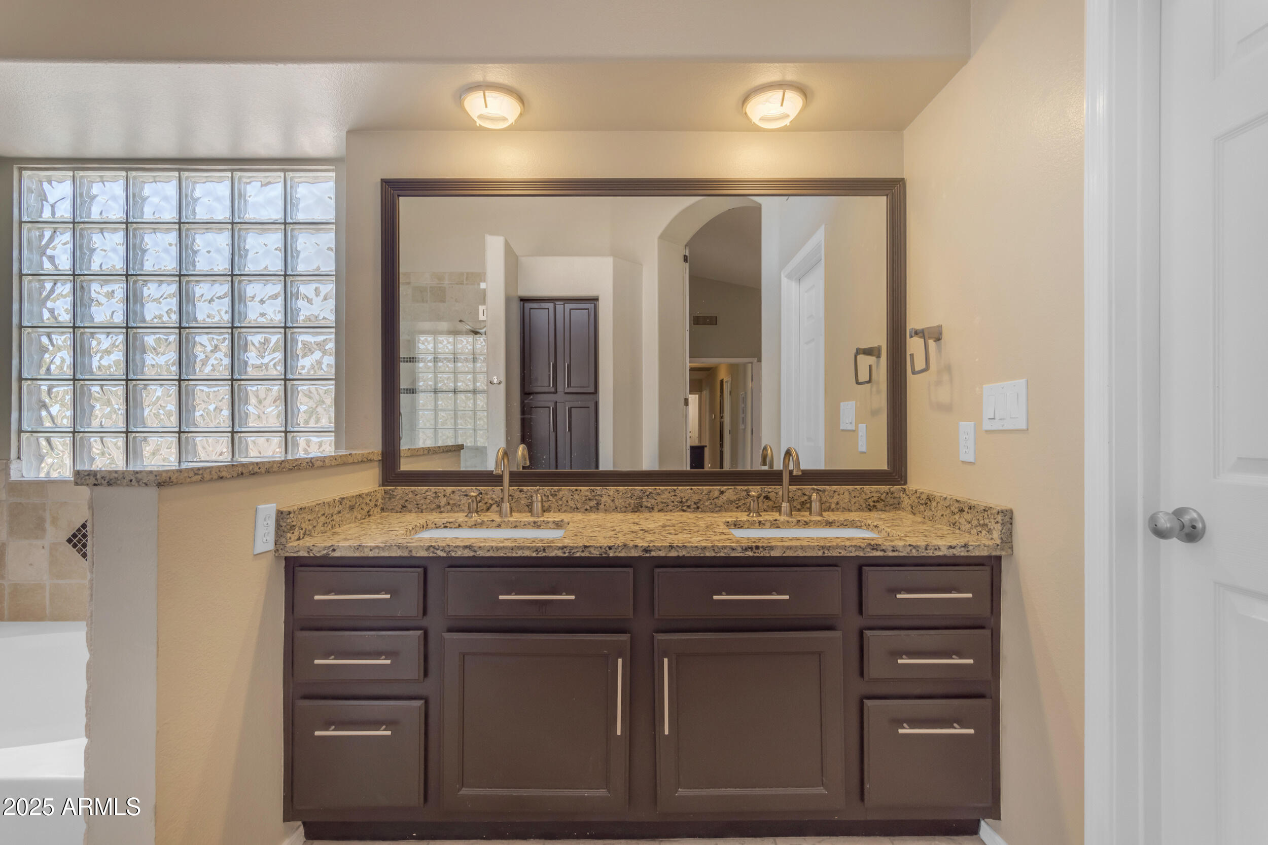 1823 W REMINGTON Drive