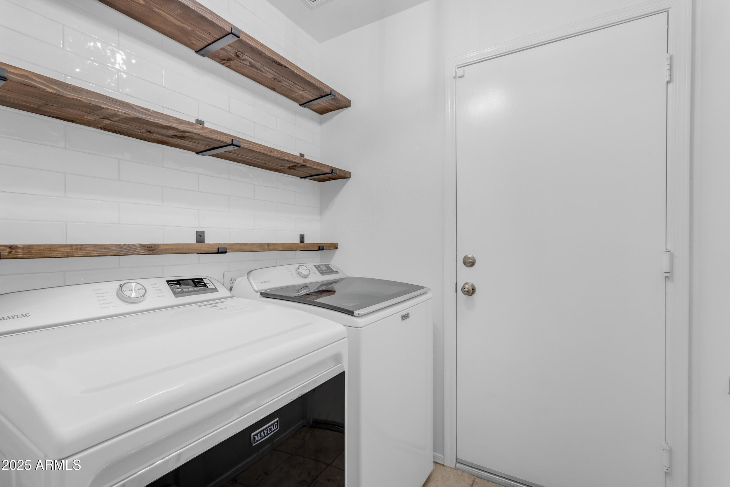 1823 W REMINGTON Drive