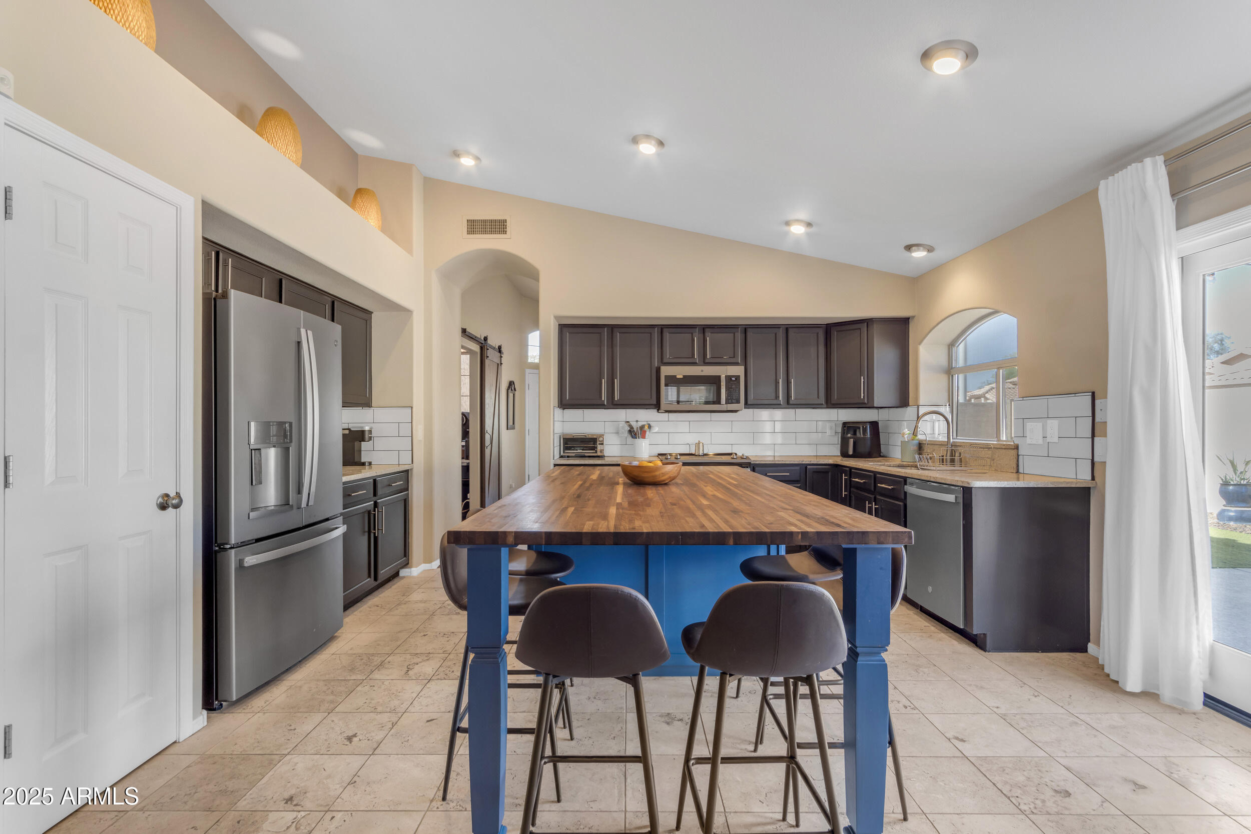 1823 W REMINGTON Drive