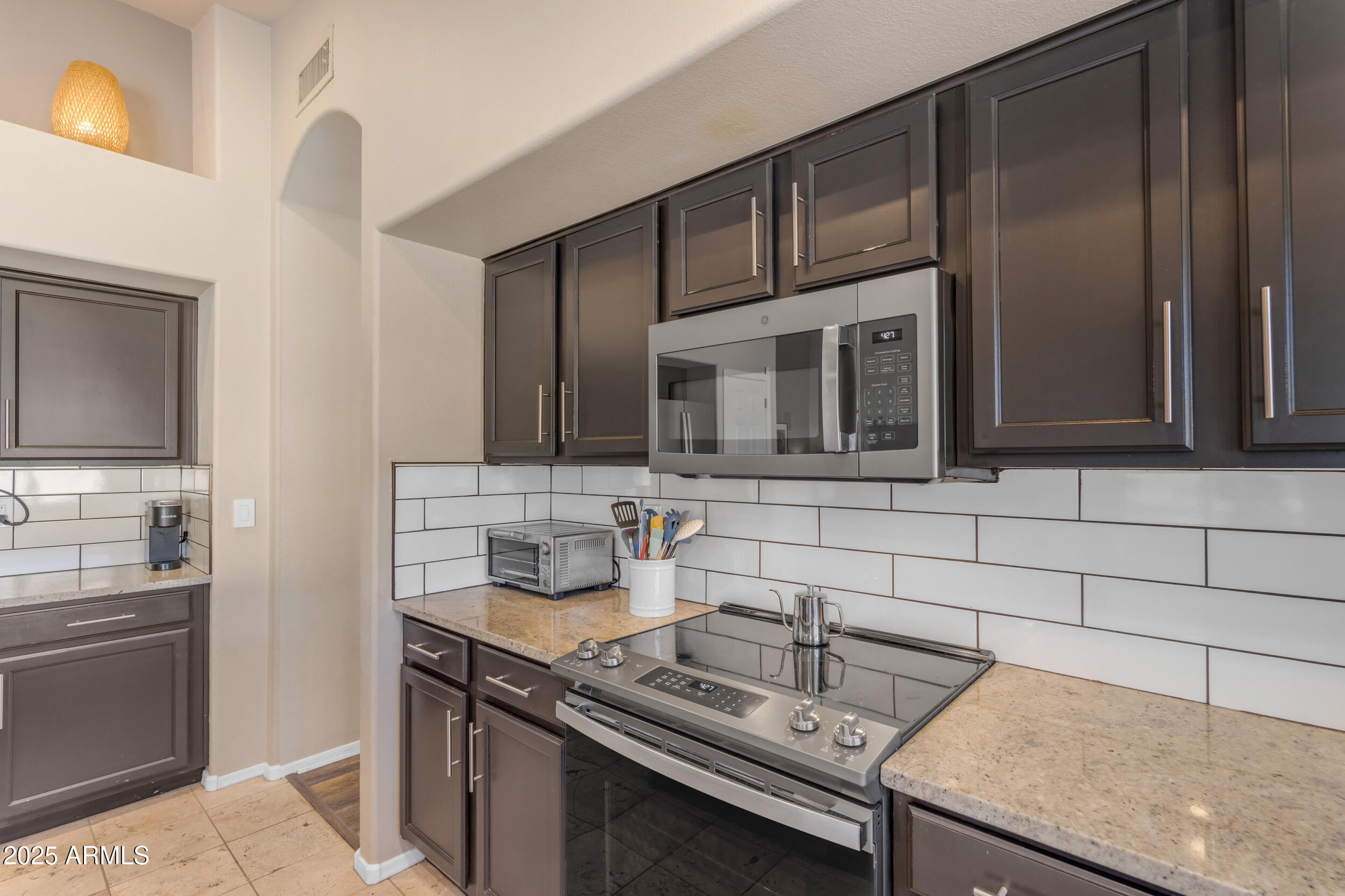 1823 W REMINGTON Drive