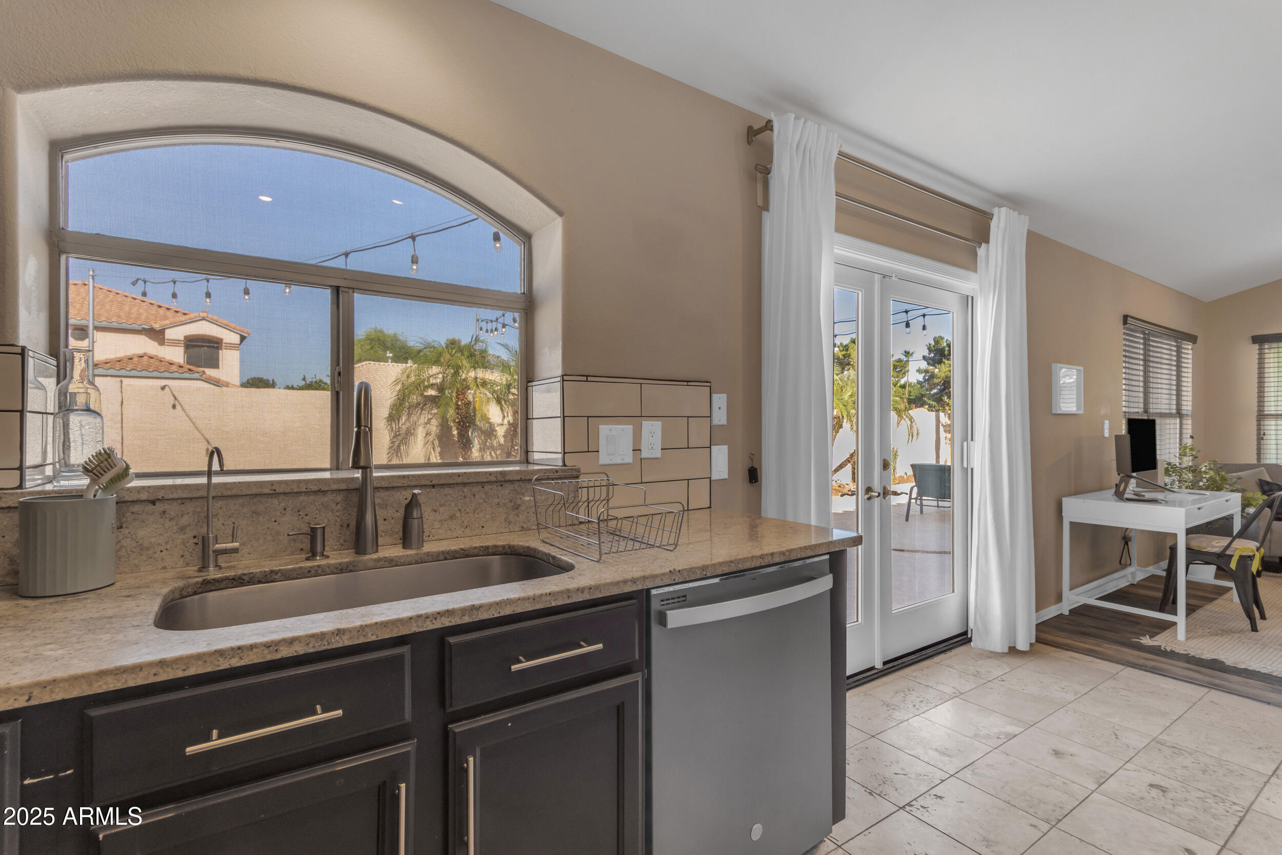 1823 W REMINGTON Drive