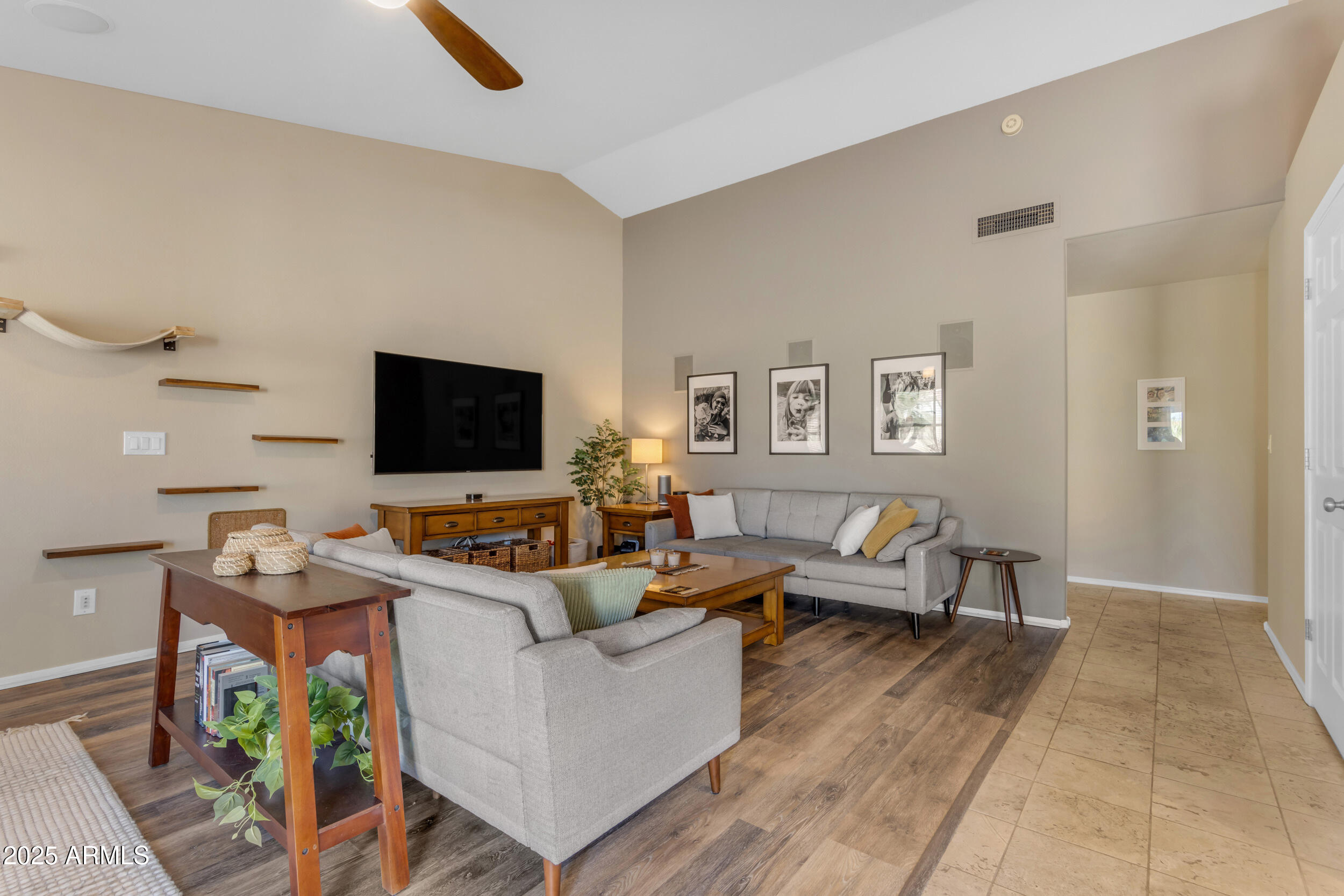 1823 W REMINGTON Drive