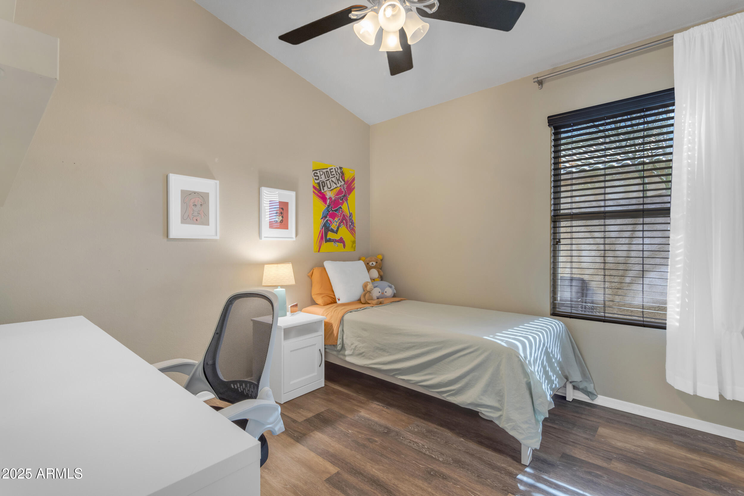 1823 W REMINGTON Drive