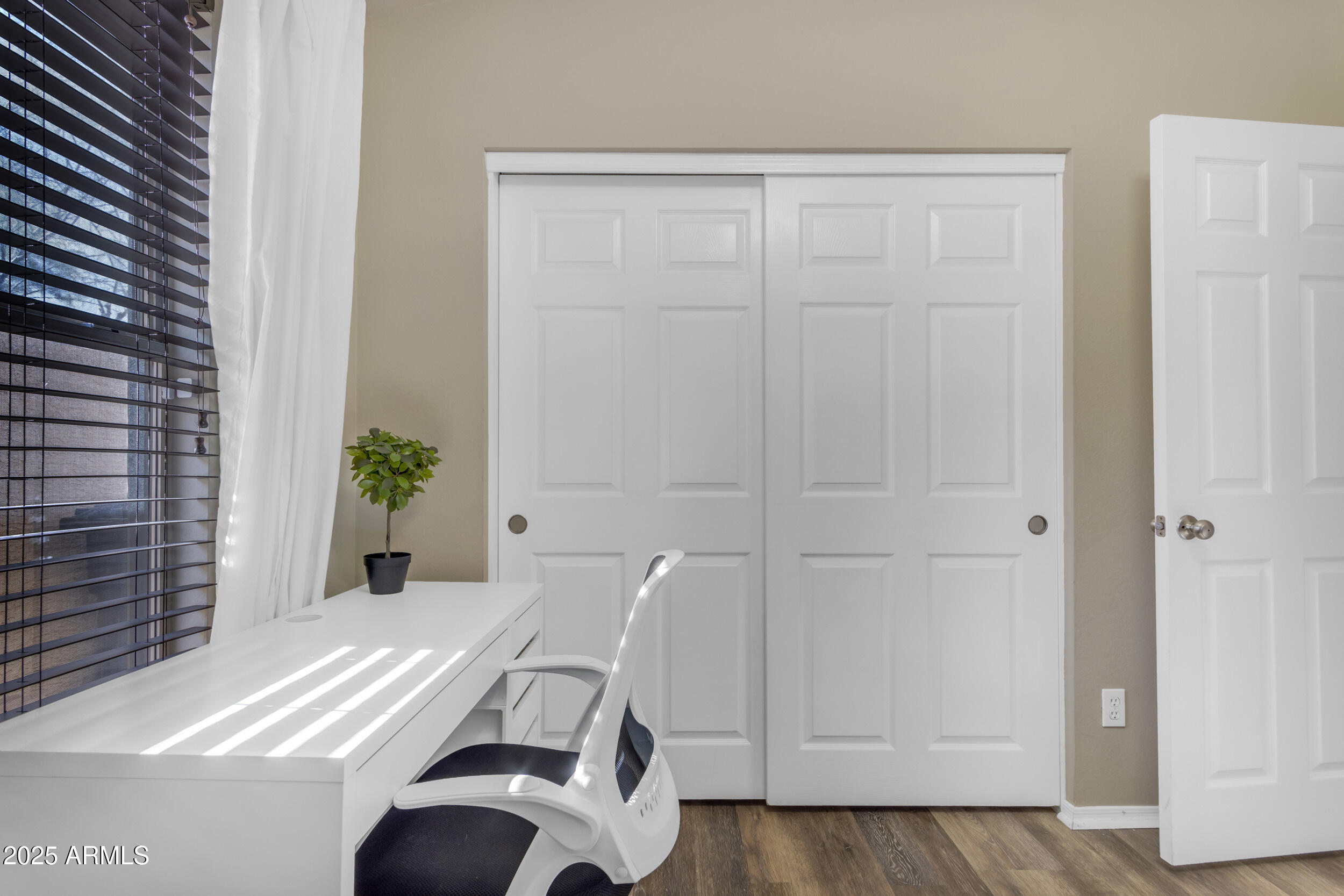 1823 W REMINGTON Drive