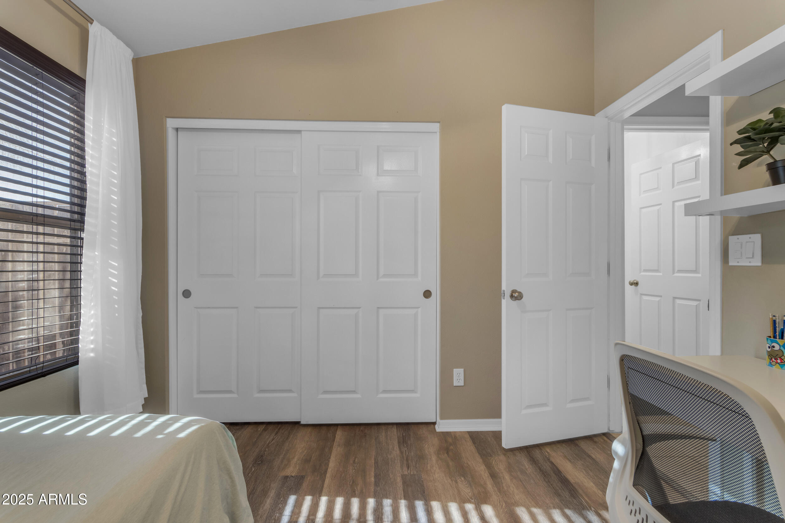 1823 W REMINGTON Drive