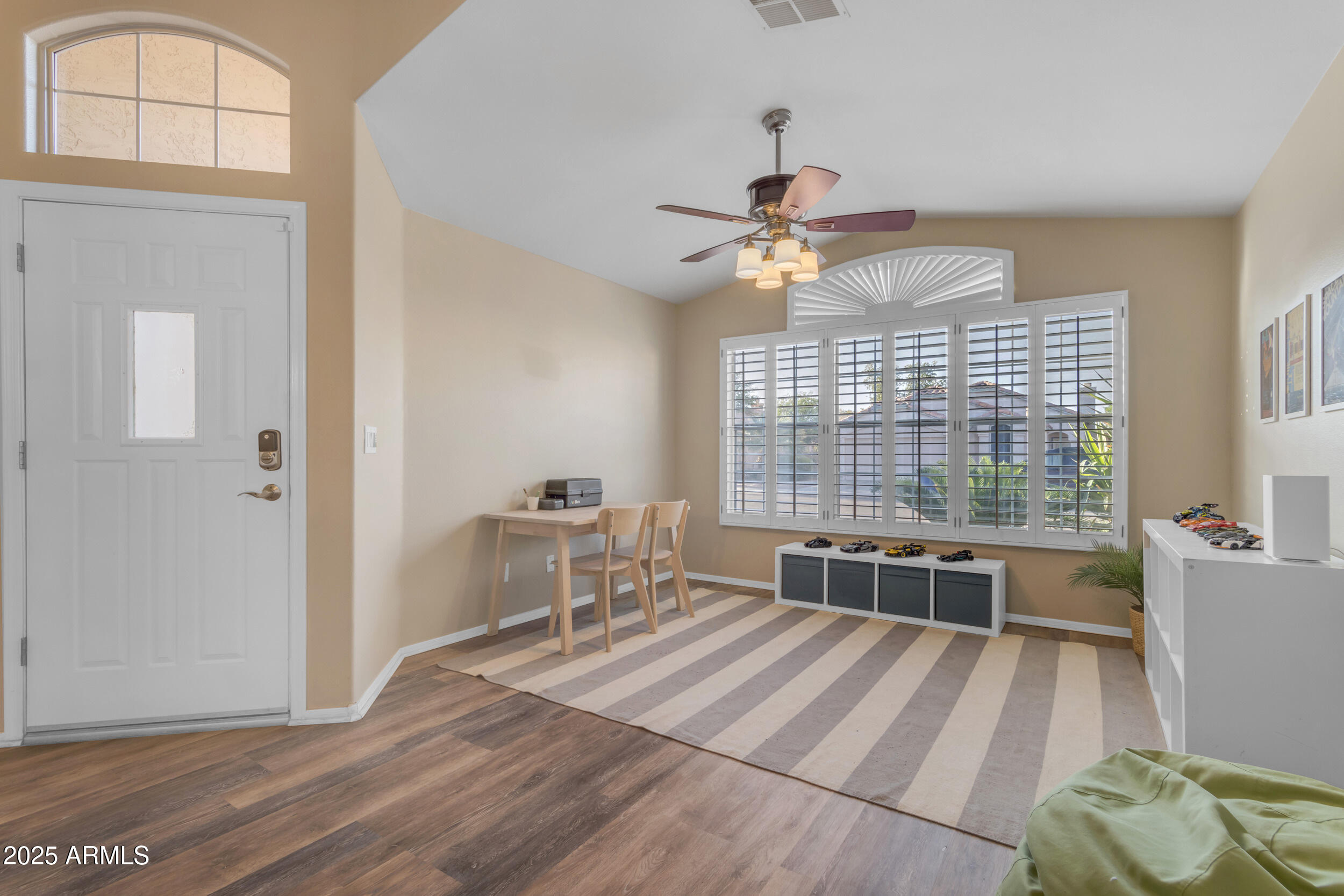 1823 W REMINGTON Drive