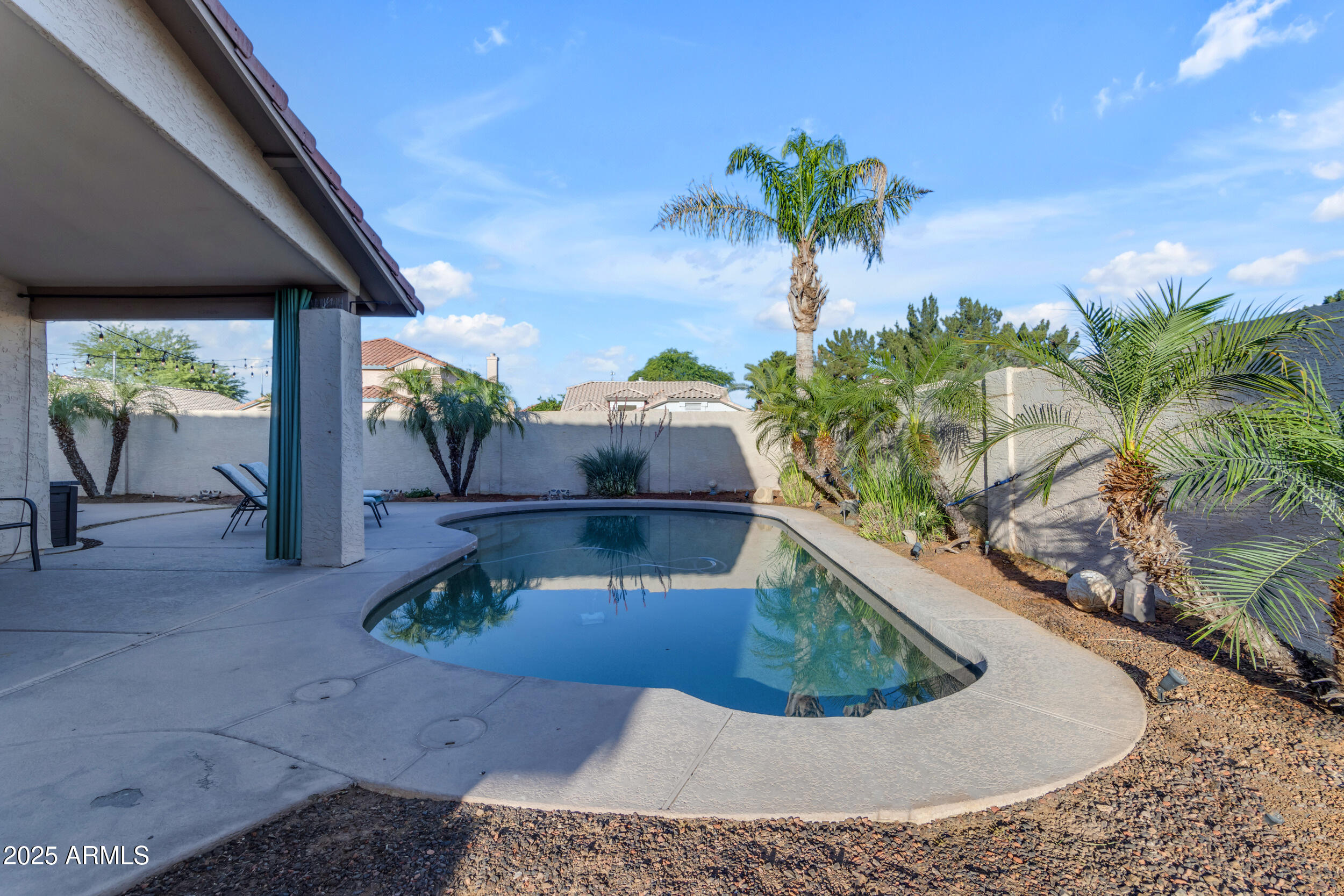 1823 W REMINGTON Drive