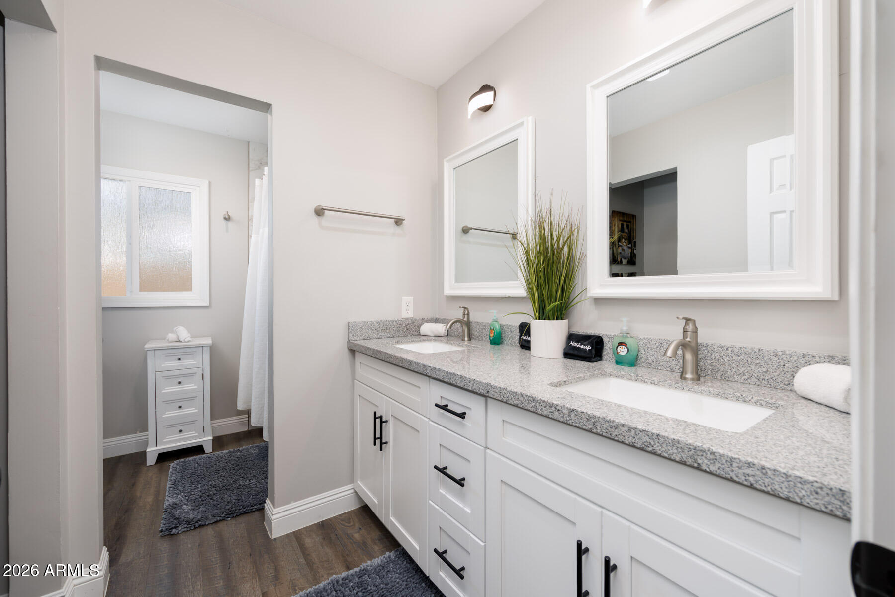 8714 E MACKENZIE Drive