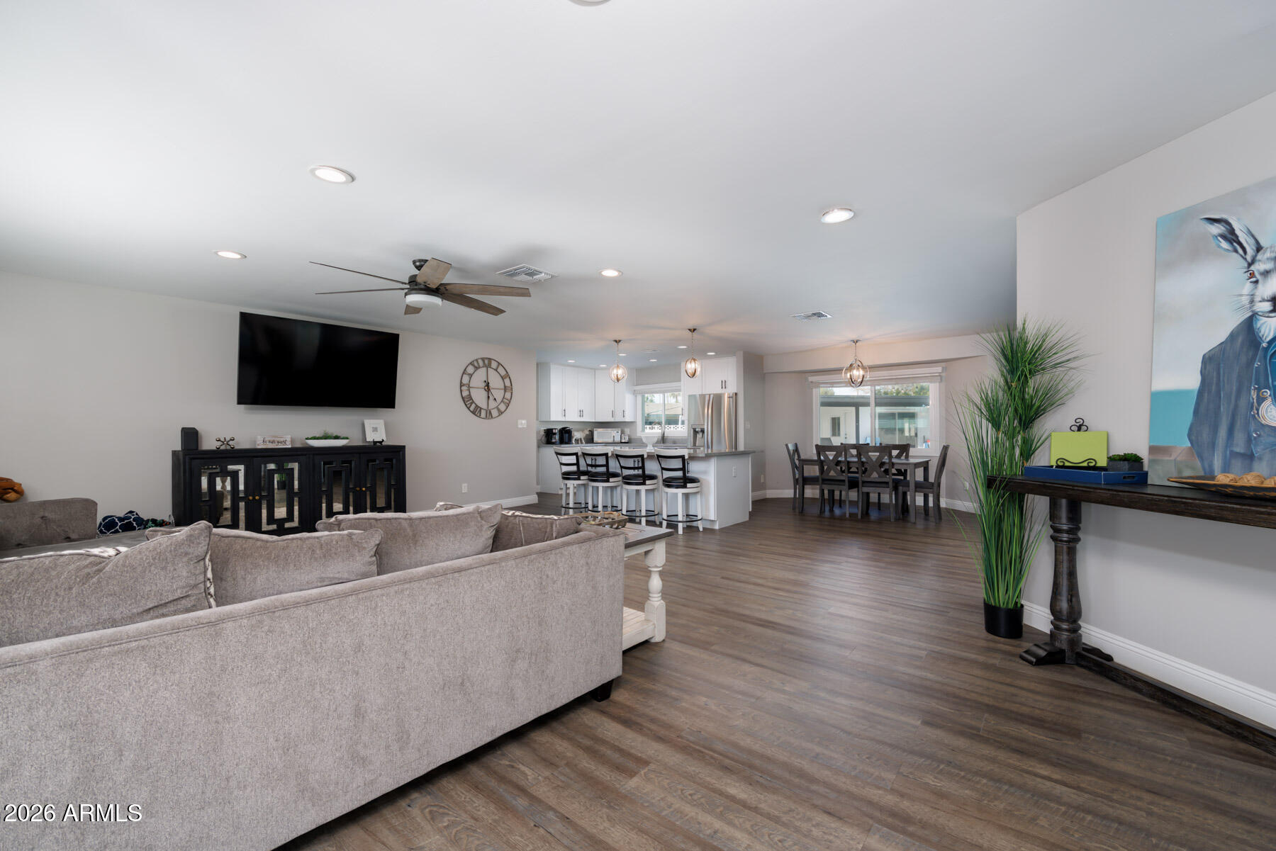 8714 E MACKENZIE Drive