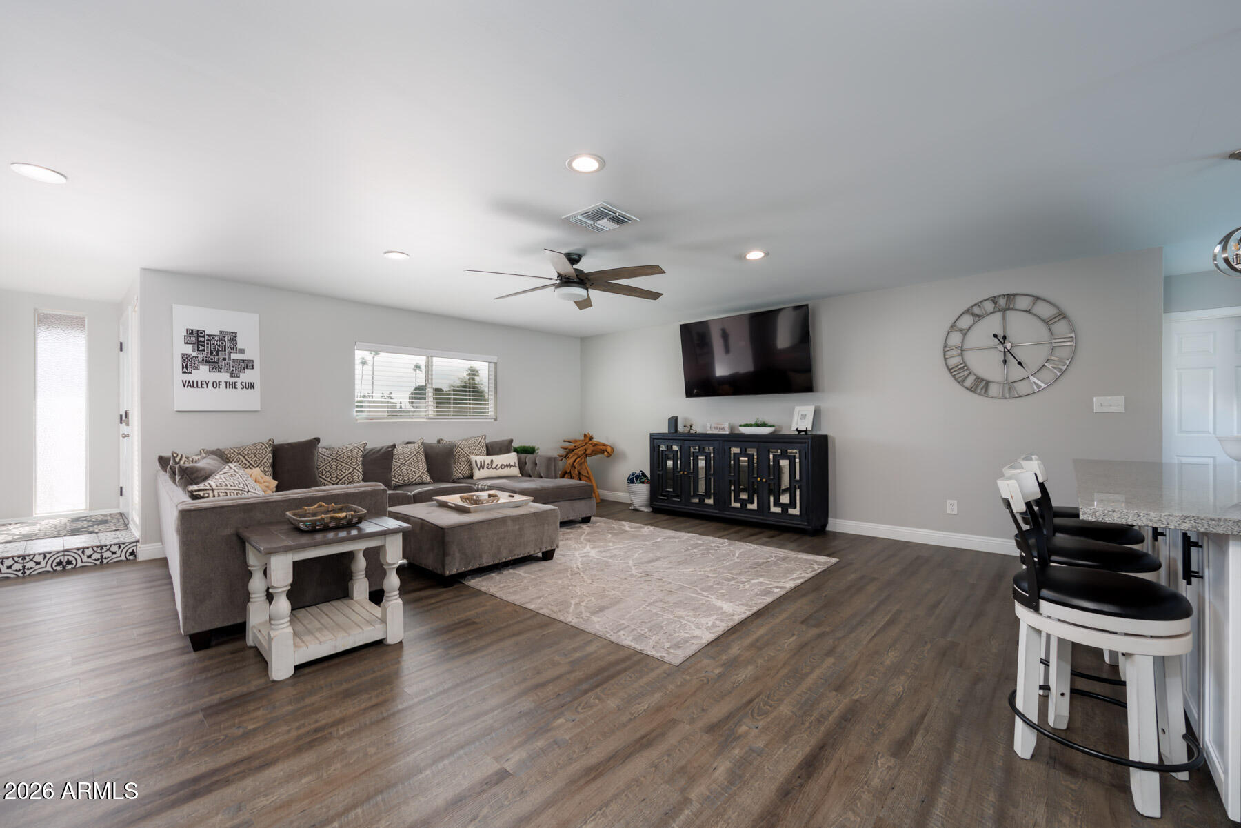 8714 E MACKENZIE Drive