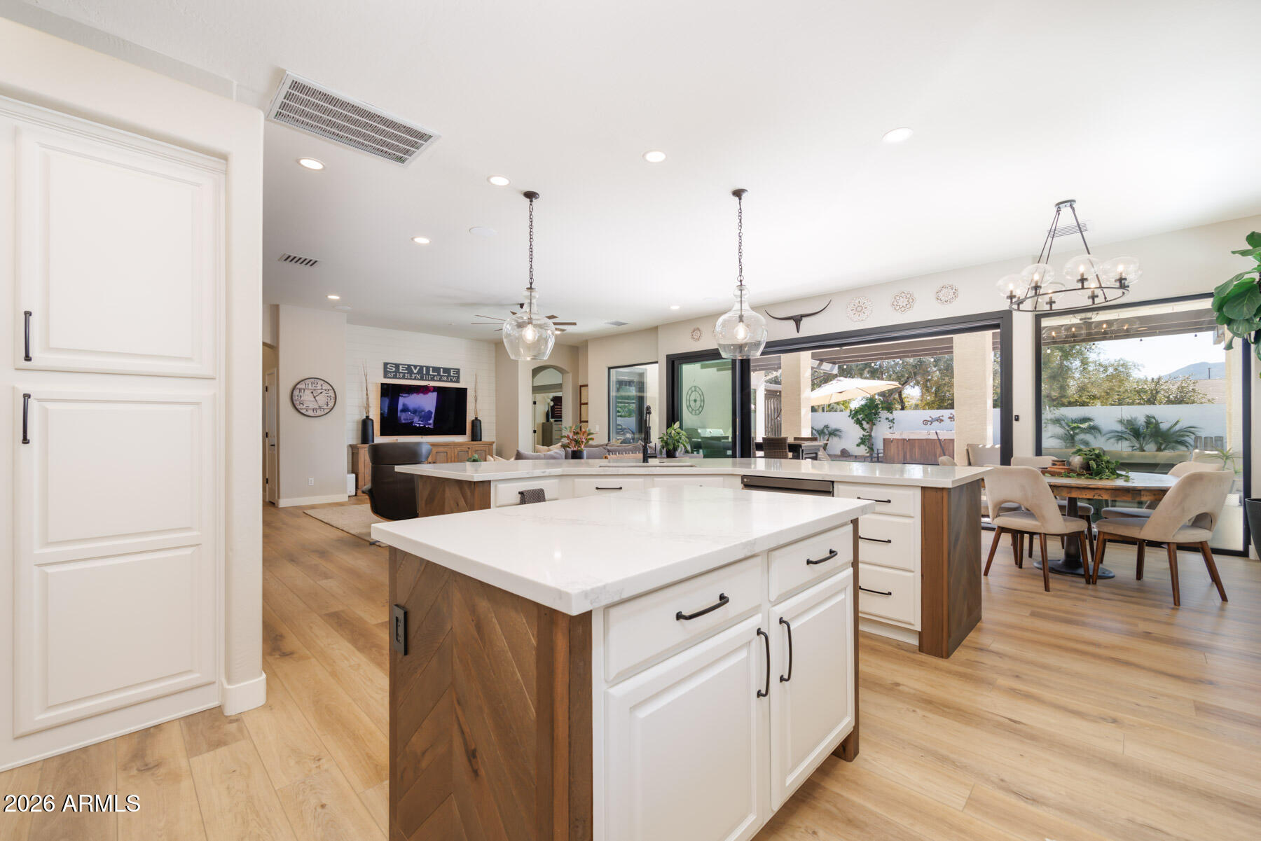 4167 E DUBOIS Avenue