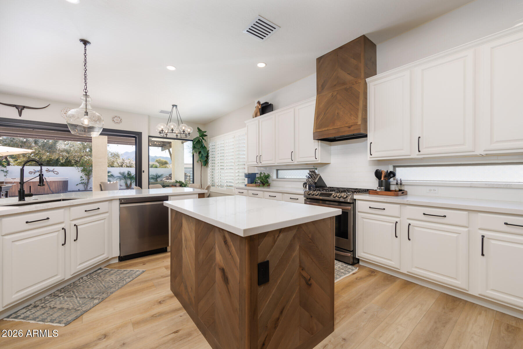 4167 E DUBOIS Avenue