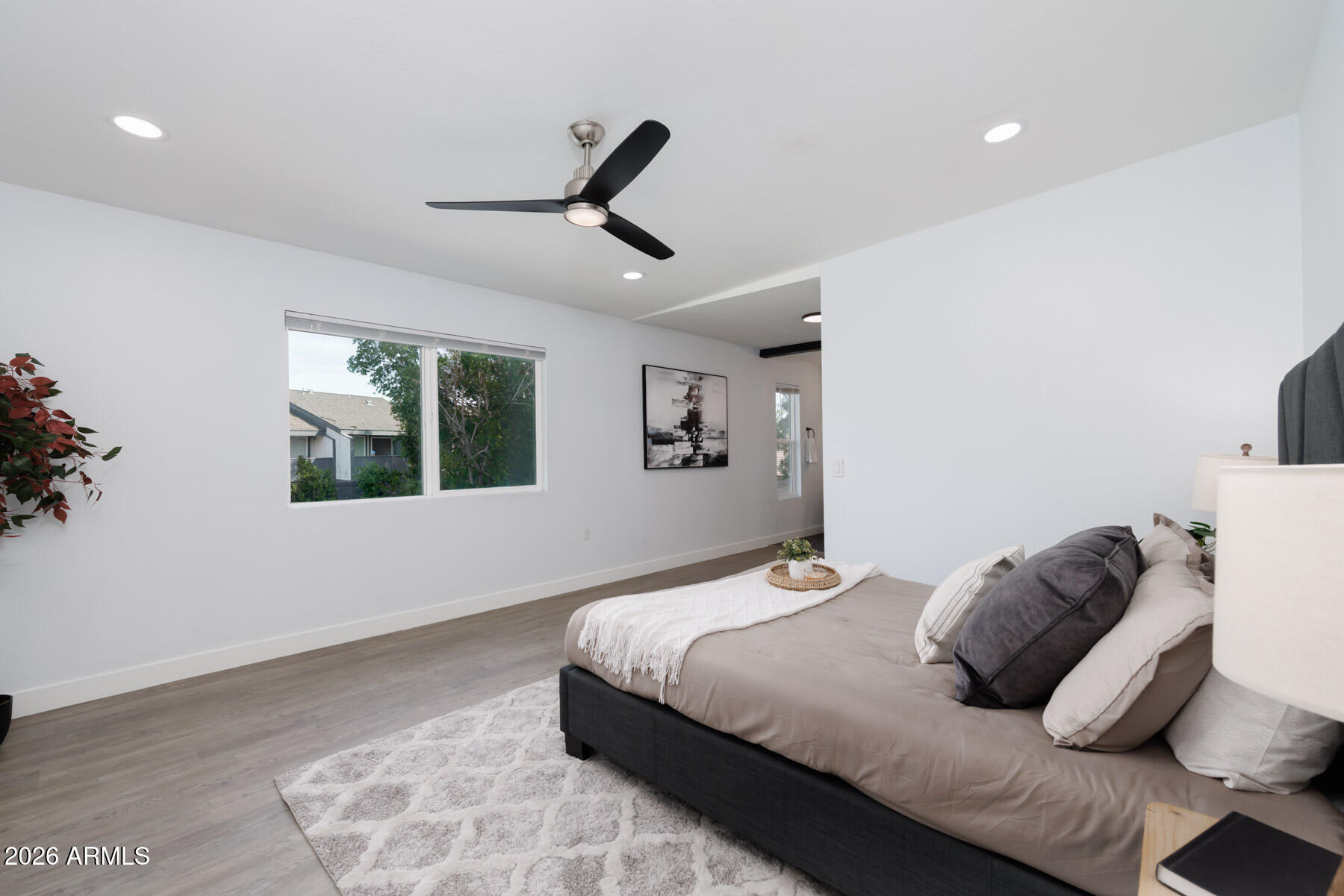 1506 E NORTHSHORE Drive