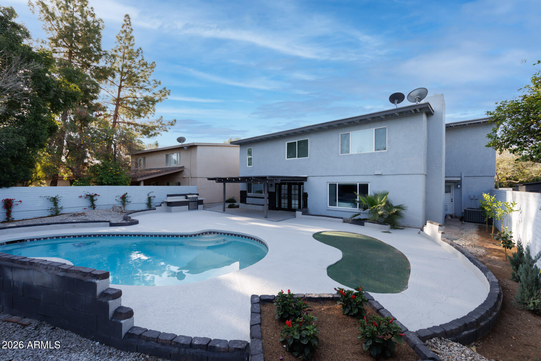 1506 E NORTHSHORE Drive