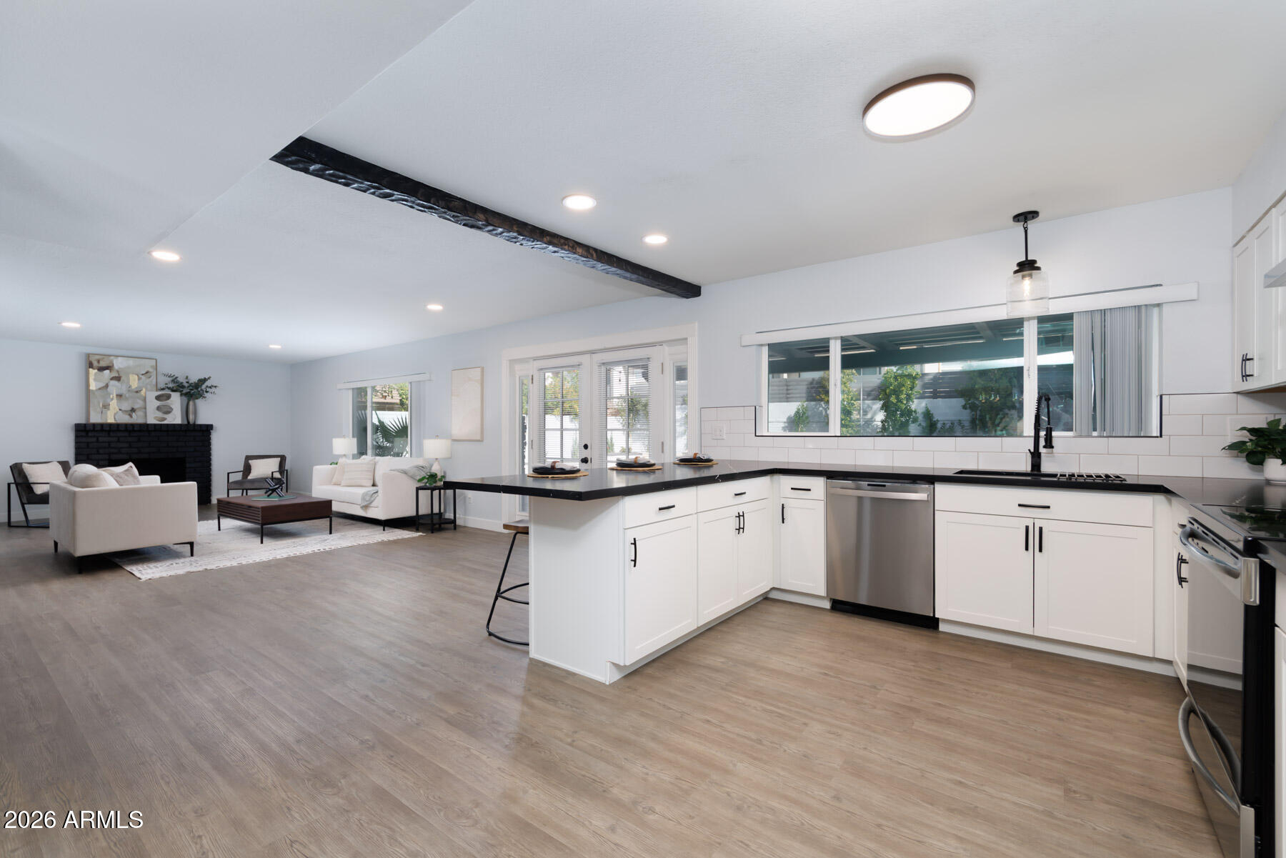 1506 E NORTHSHORE Drive