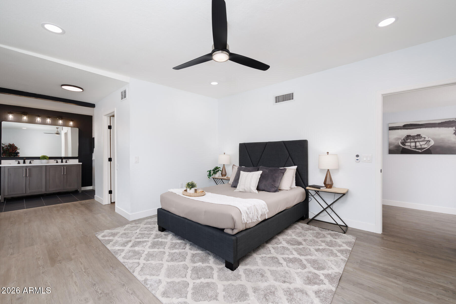 1506 E NORTHSHORE Drive