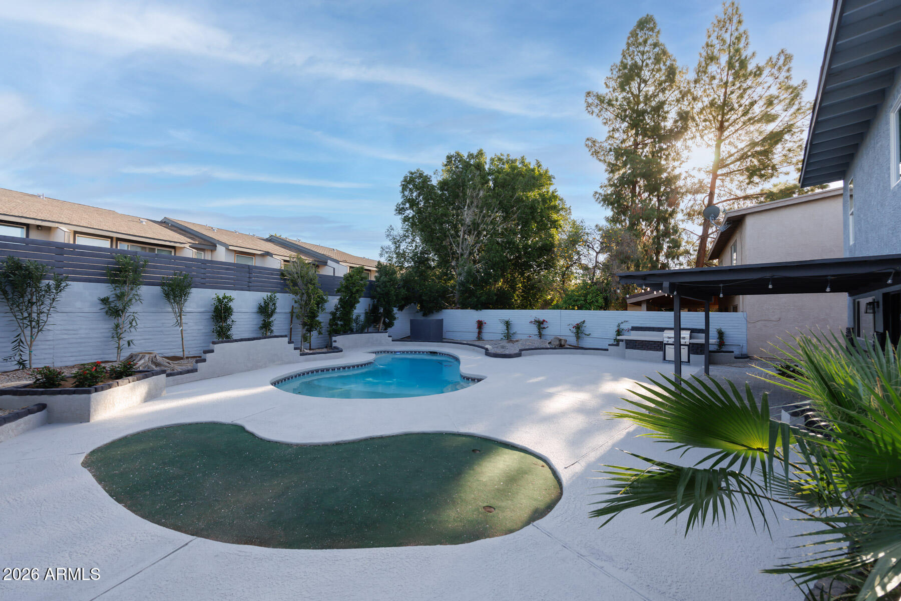 1506 E NORTHSHORE Drive