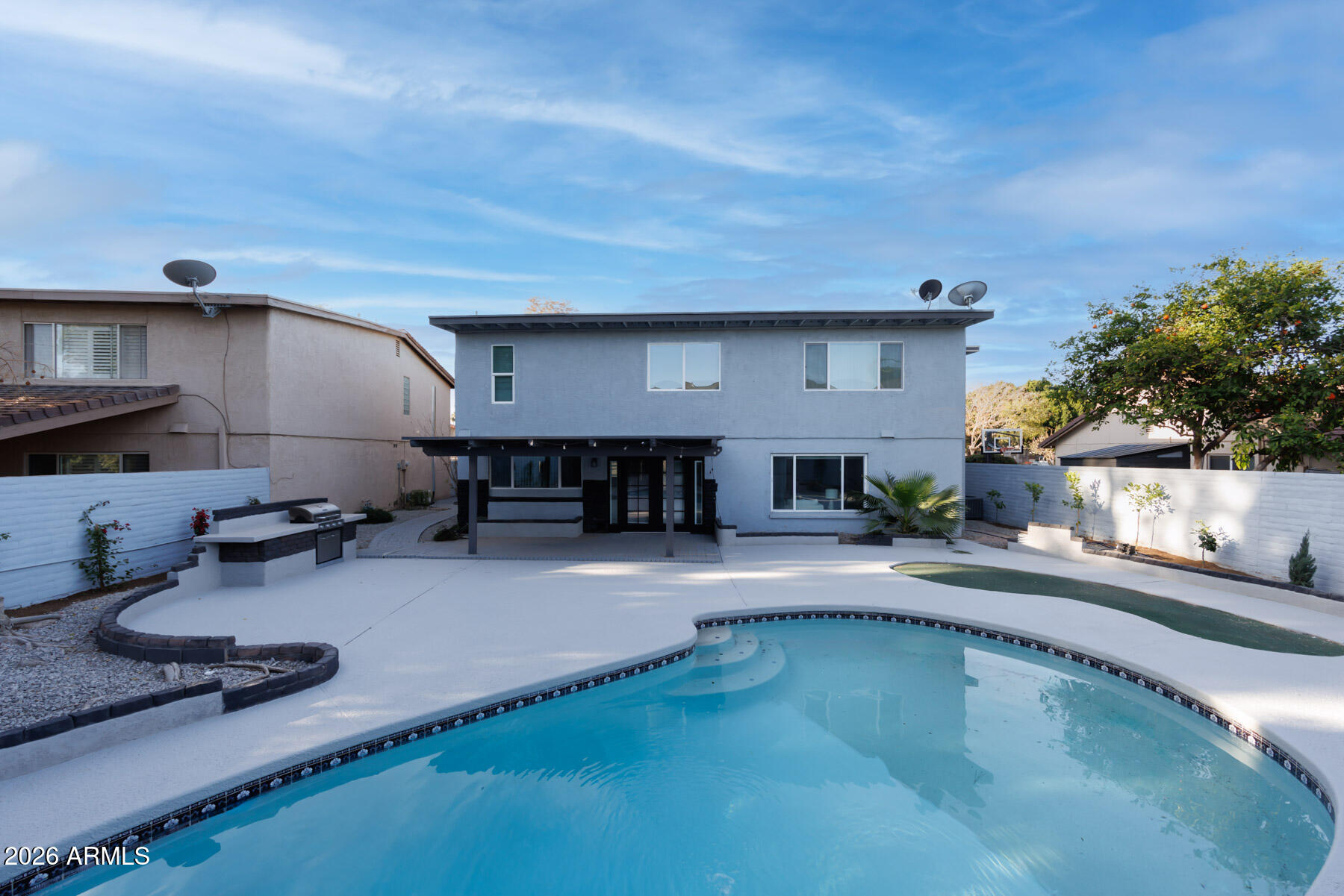 1506 E NORTHSHORE Drive