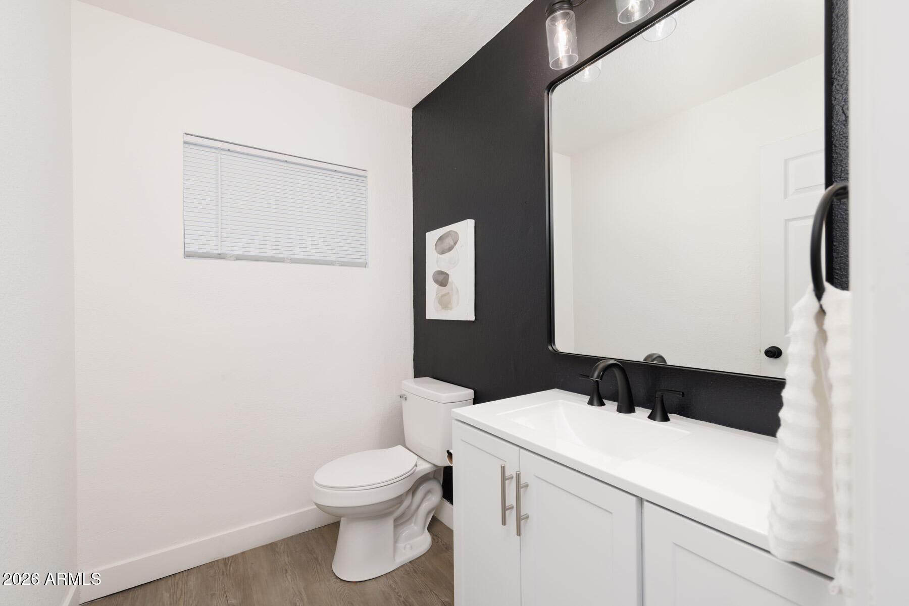 1506 E NORTHSHORE Drive