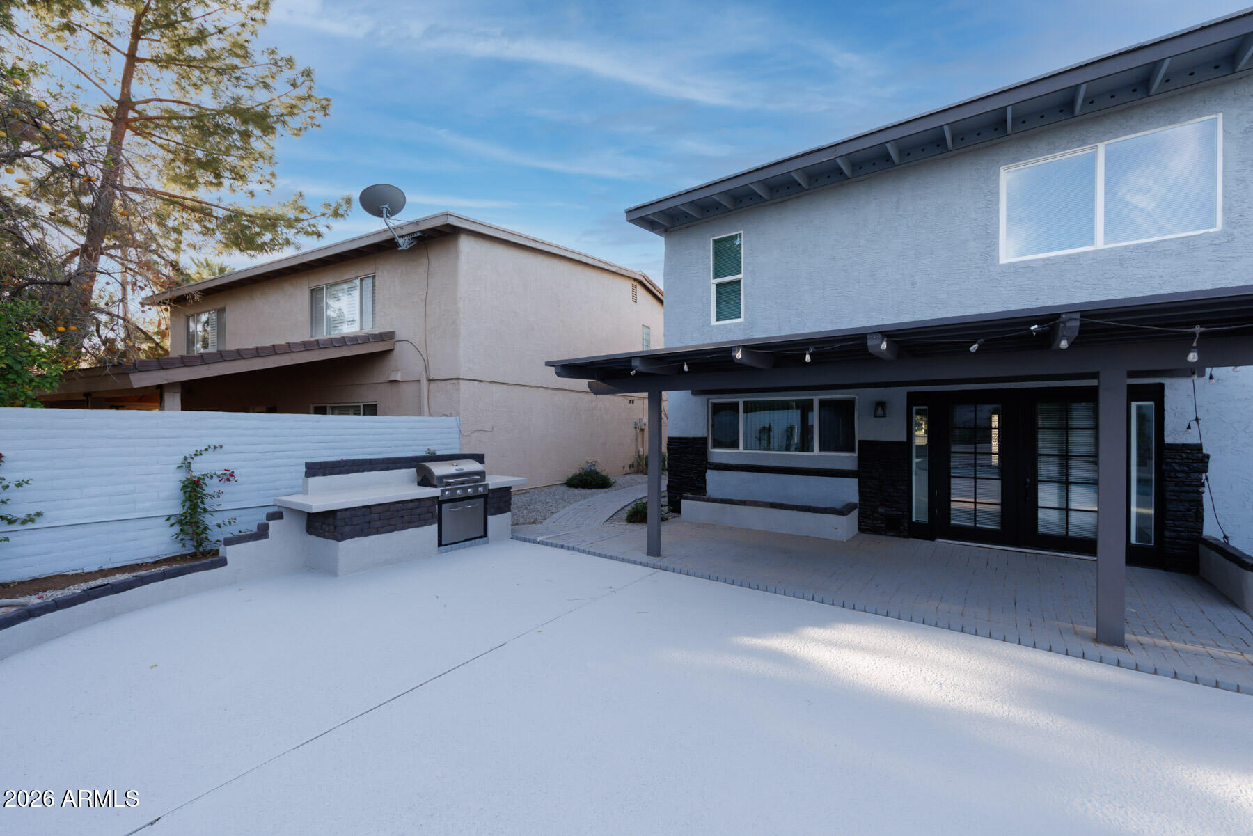 1506 E NORTHSHORE Drive