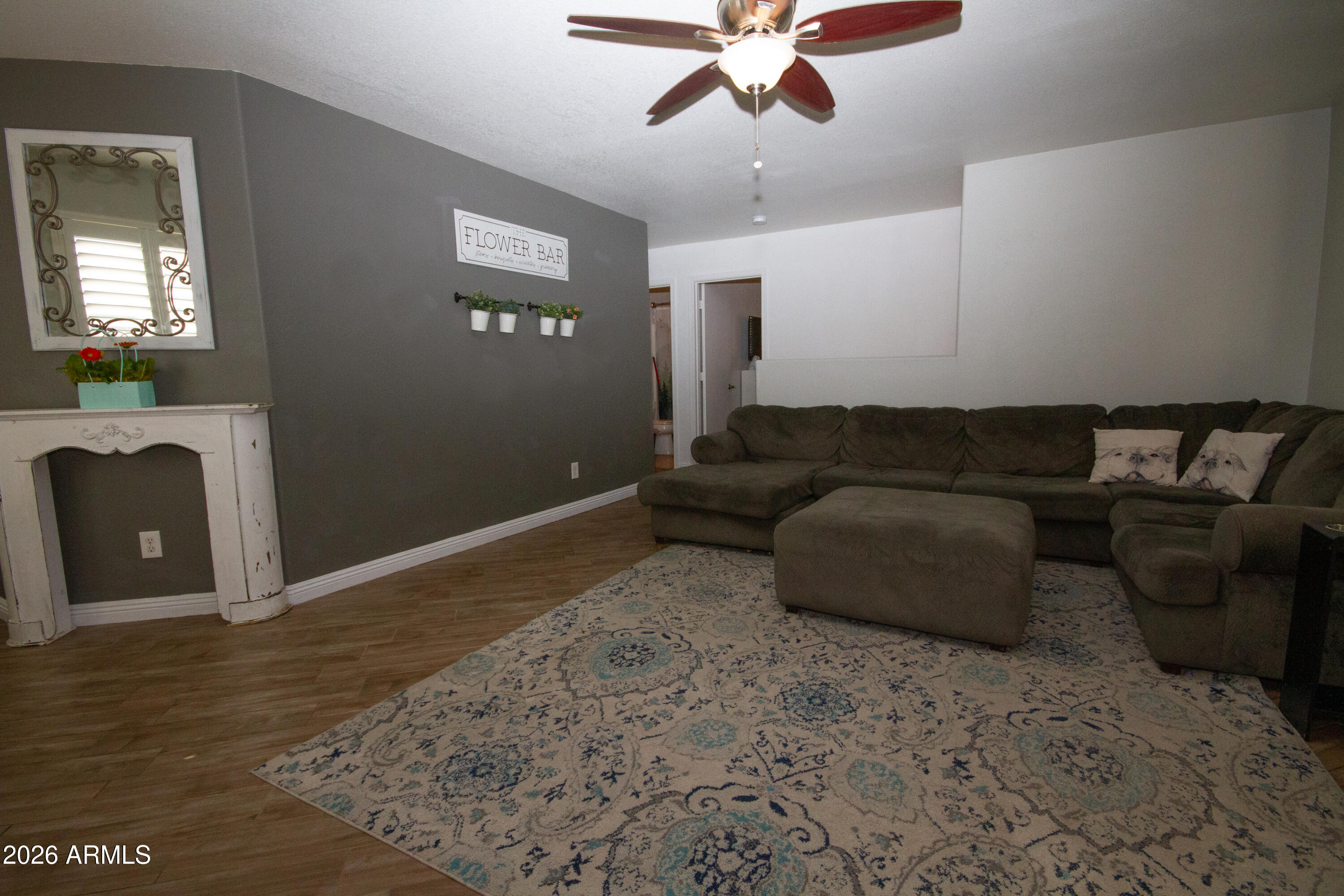 1204 E Silversmith Trail