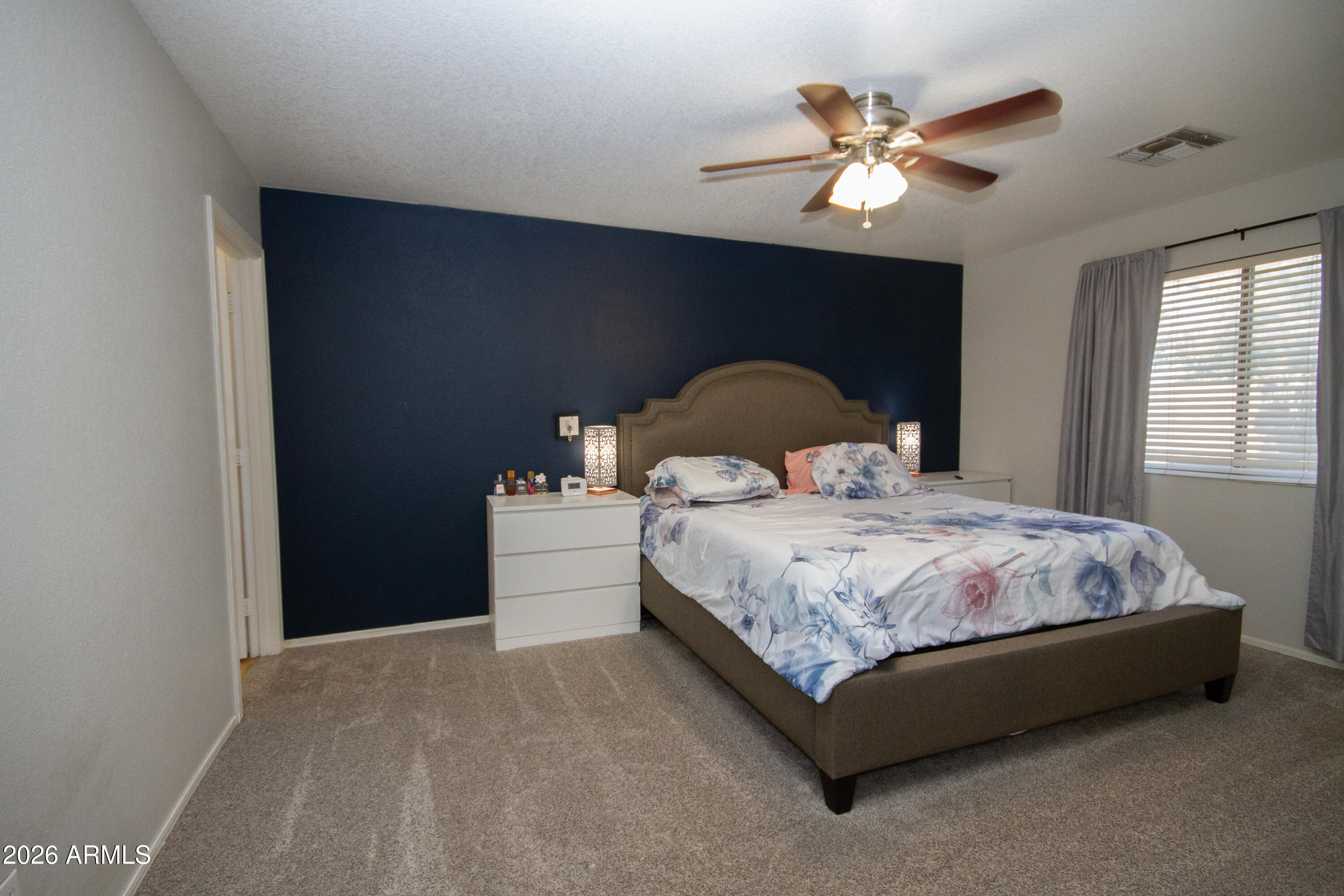 1204 E Silversmith Trail