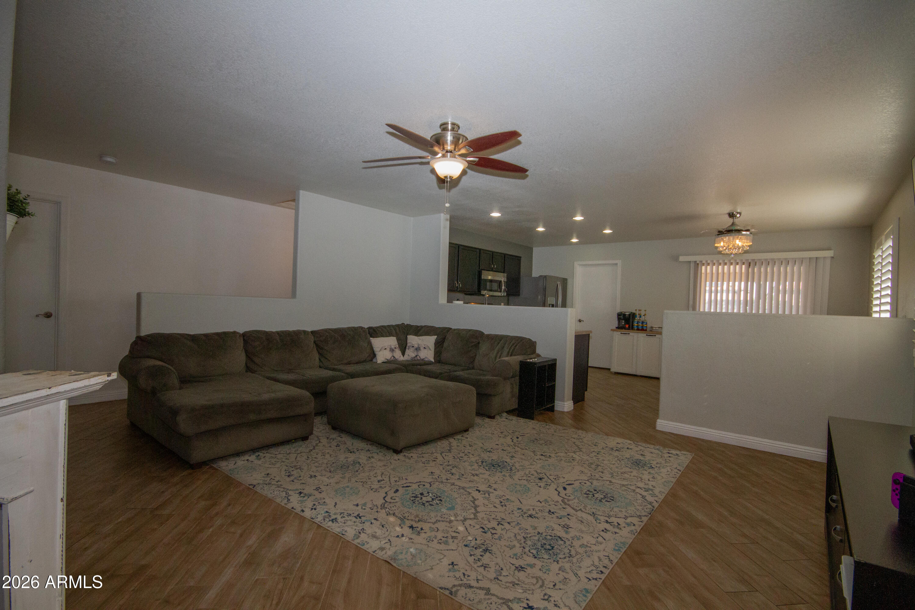 1204 E Silversmith Trail
